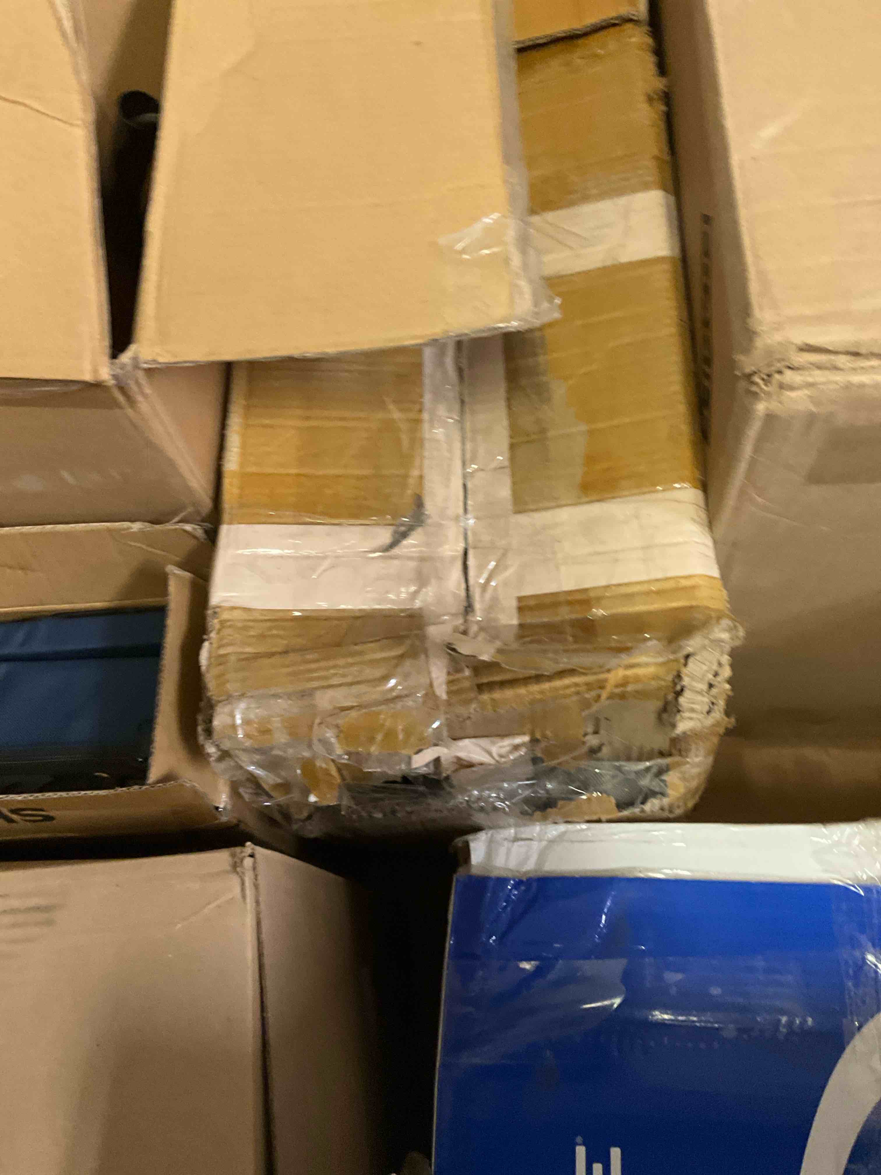 https://s3.amazonaws.com/lotting-images-prod/BargainHunt/EXS00799446_1709992875800.jpeg
