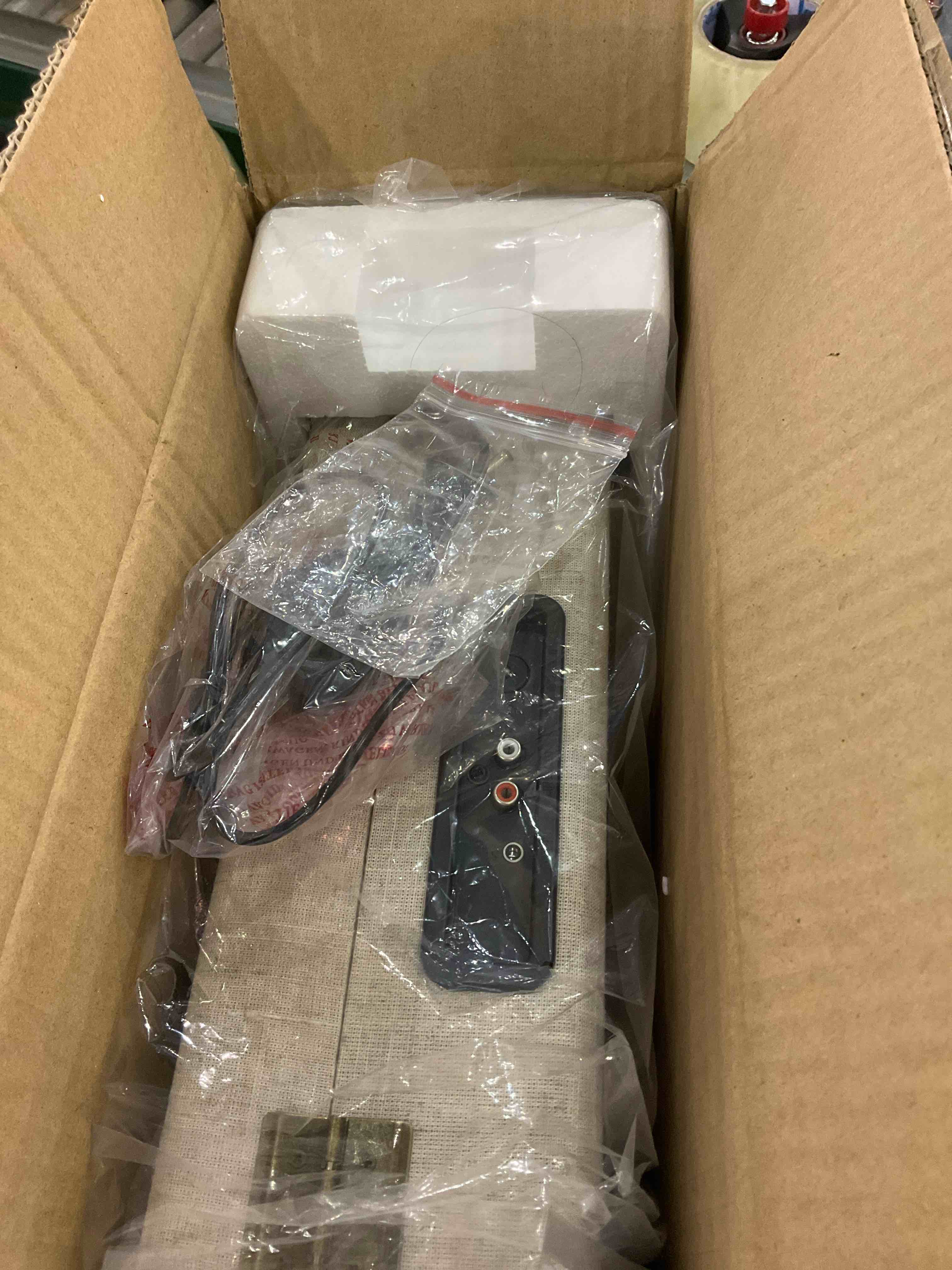 https://s3.amazonaws.com/lotting-images-prod/BargainHunt/EXS00802250_1711538127129.jpeg