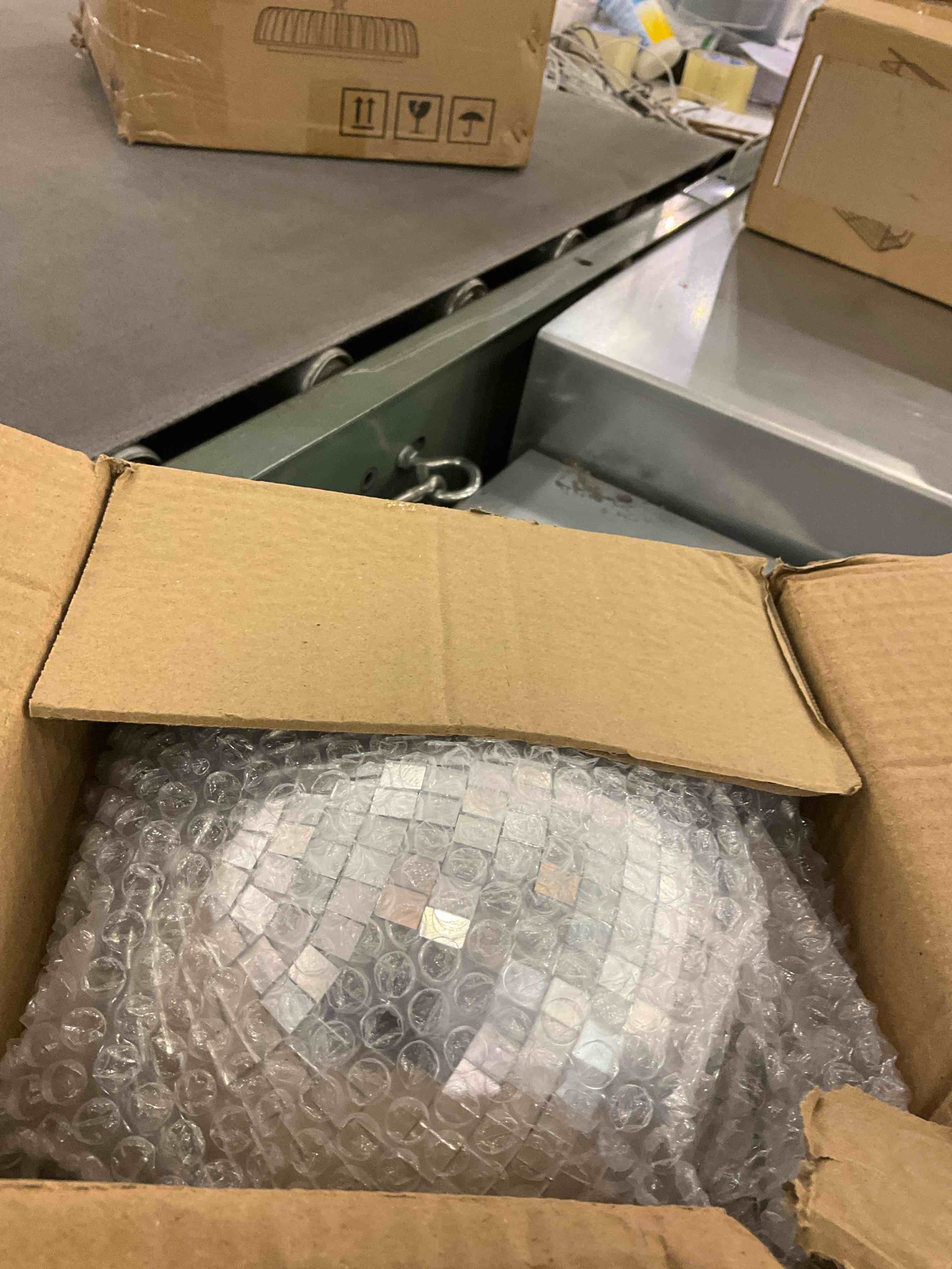 https://s3.amazonaws.com/lotting-images-prod/BargainHunt/EXS00805503_1711119994803.jpeg