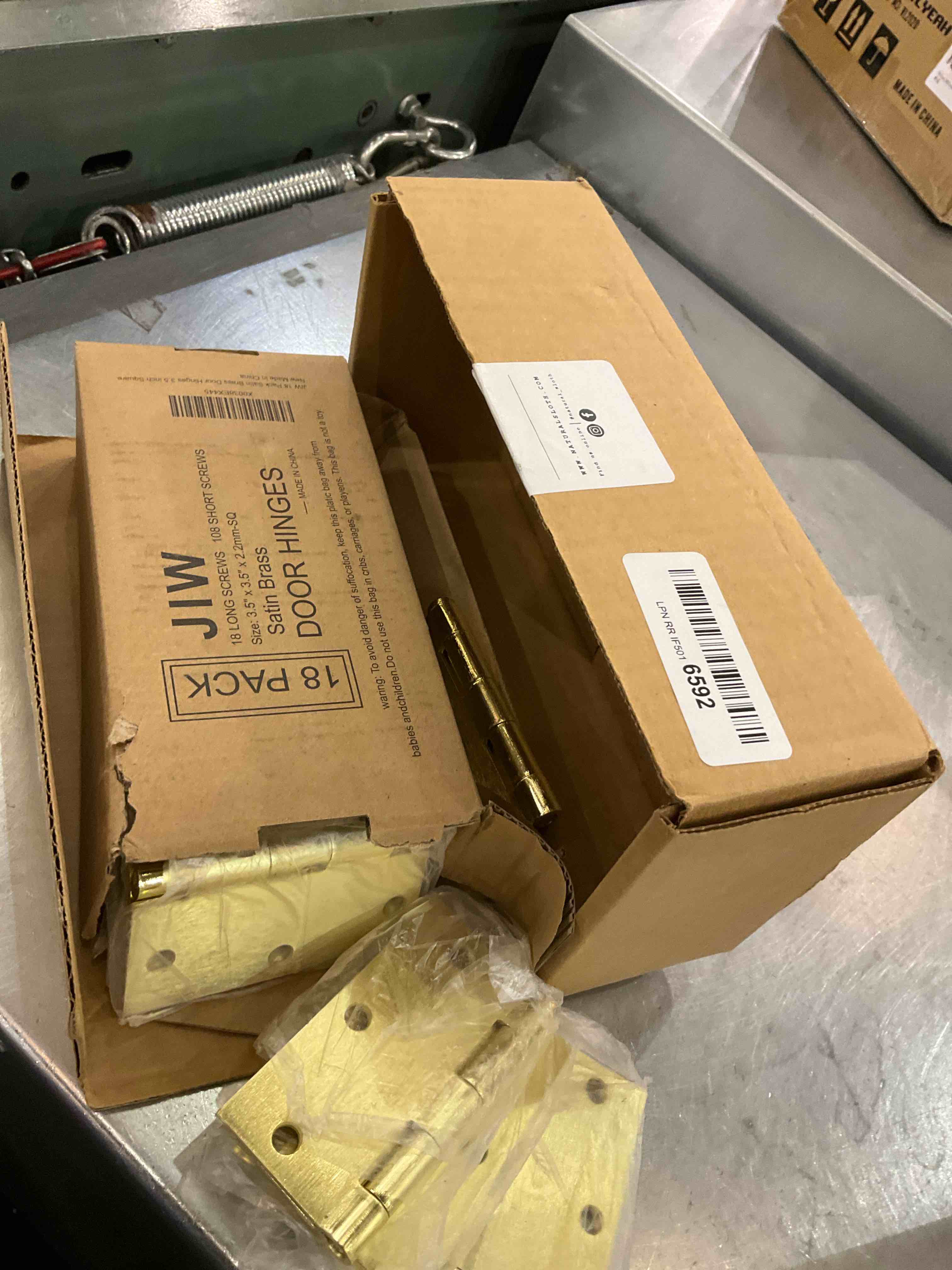 https://s3.amazonaws.com/lotting-images-prod/BargainHunt/EXS00805508_1711120486454.jpeg