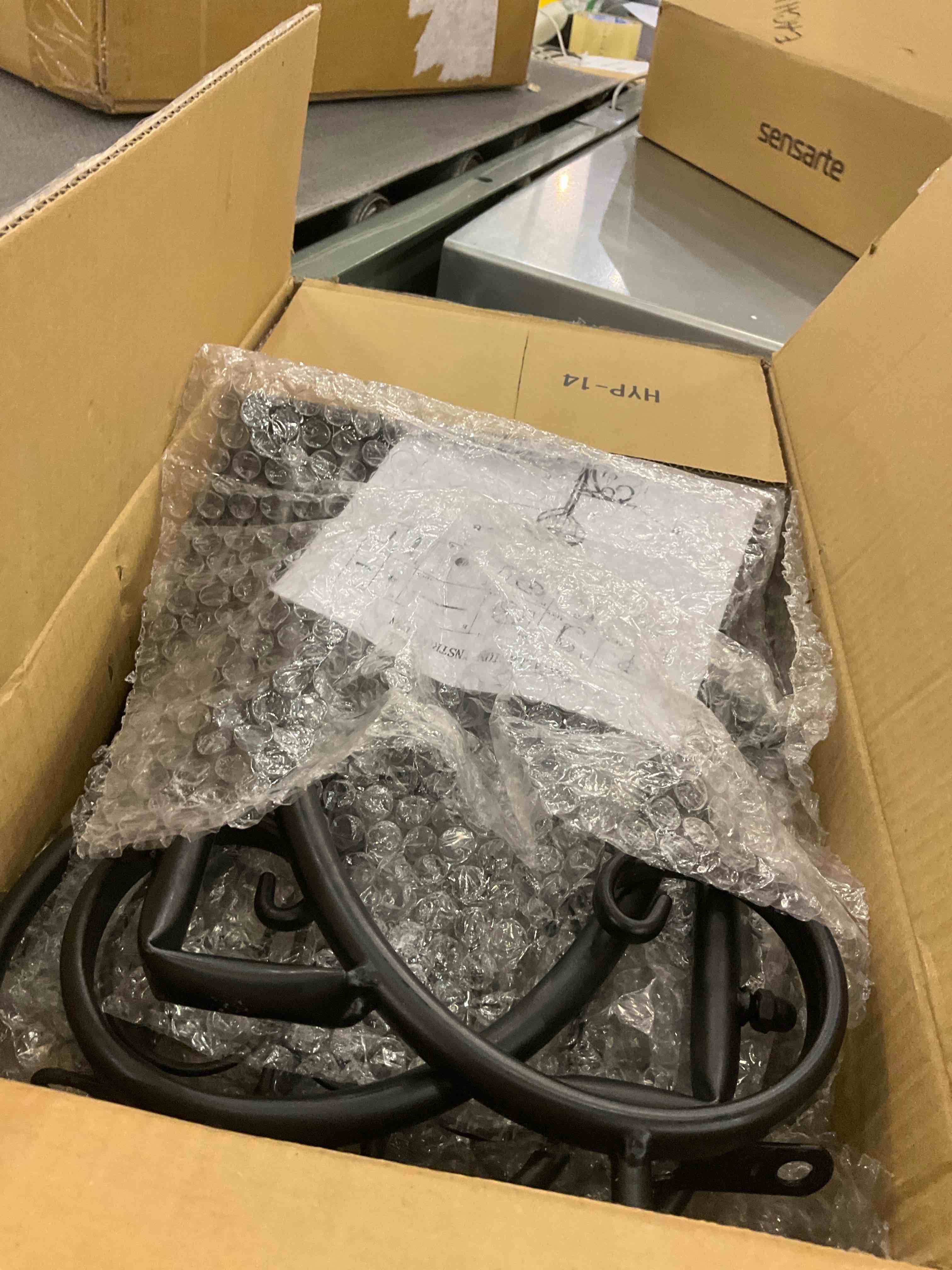 https://s3.amazonaws.com/lotting-images-prod/BargainHunt/EXS00805515_1711121000917.jpeg
