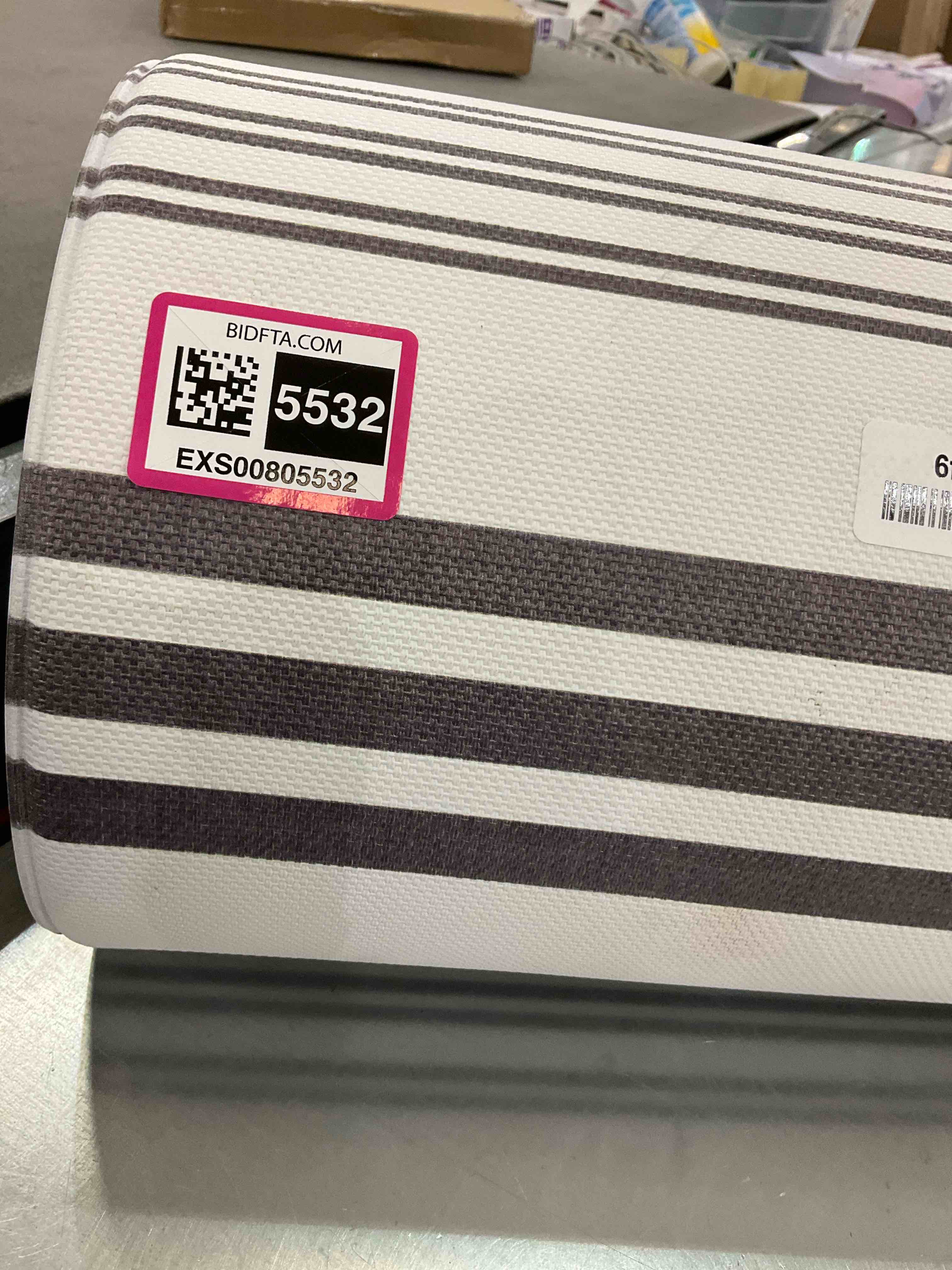 https://s3.amazonaws.com/lotting-images-prod/BargainHunt/EXS00805532_1711126224907.jpeg