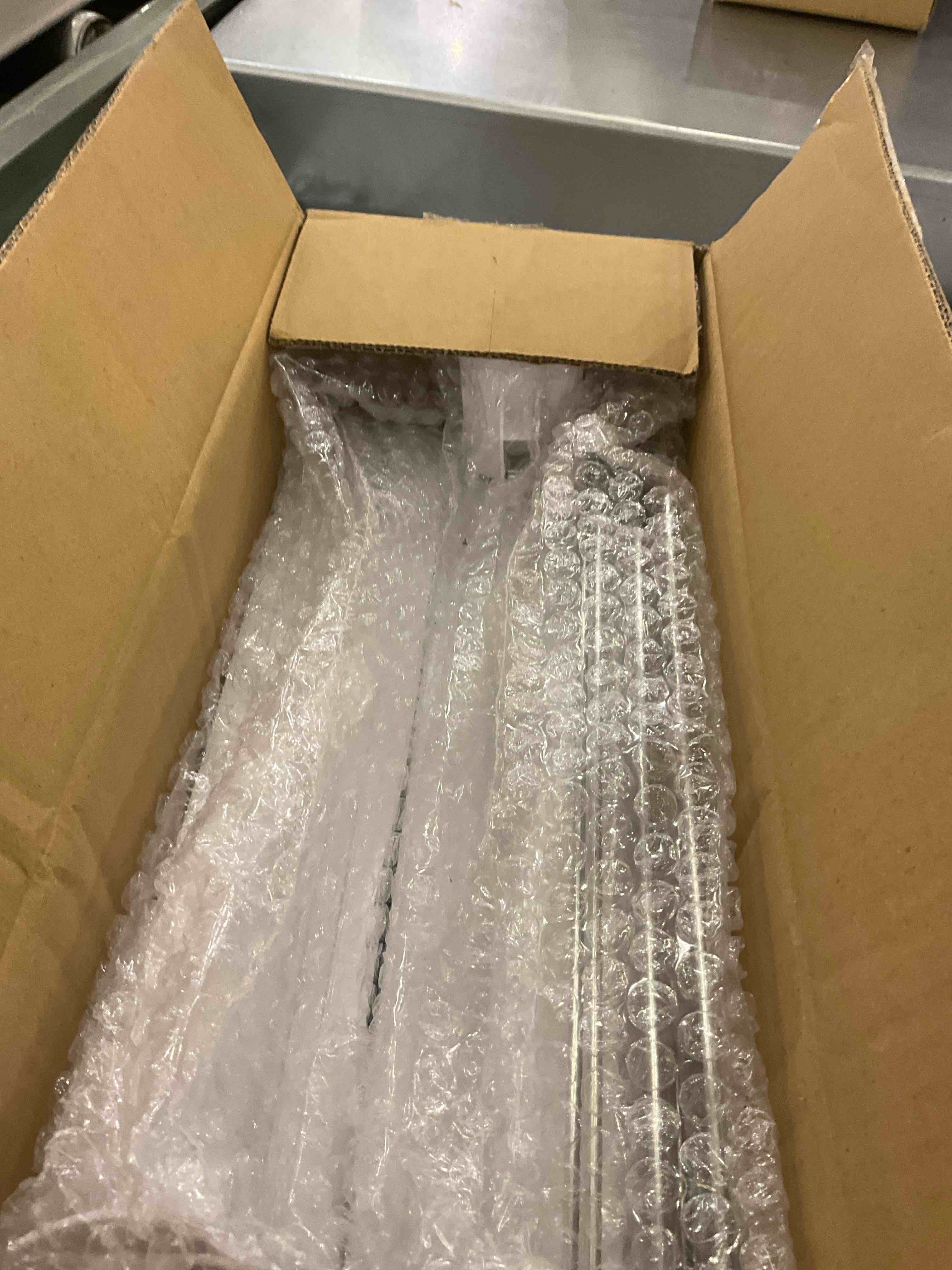 https://s3.amazonaws.com/lotting-images-prod/BargainHunt/EXS00805715_1711385866611.jpeg