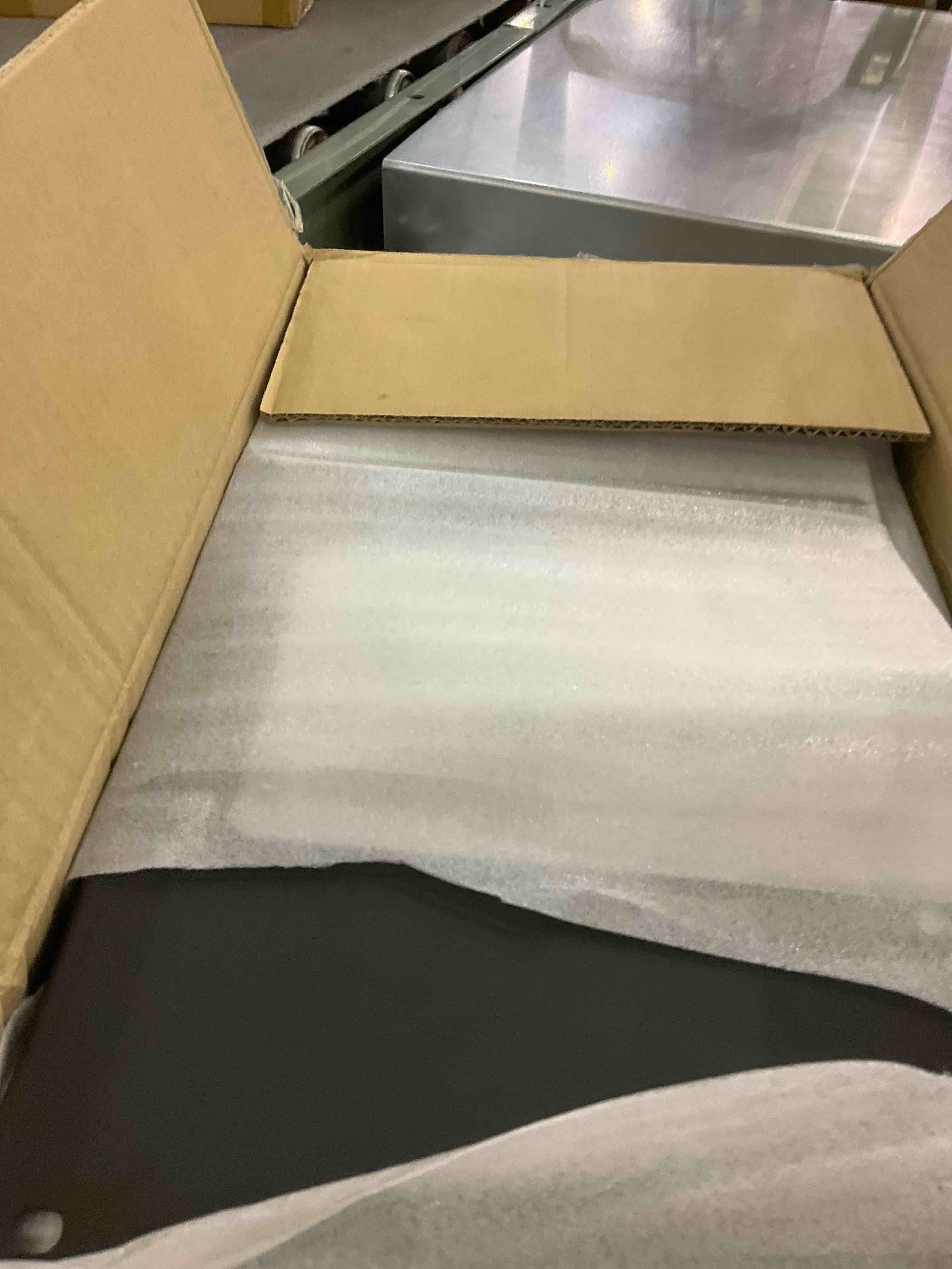 https://s3.amazonaws.com/lotting-images-prod/BargainHunt/EXS00805920_1711474128192.jpeg