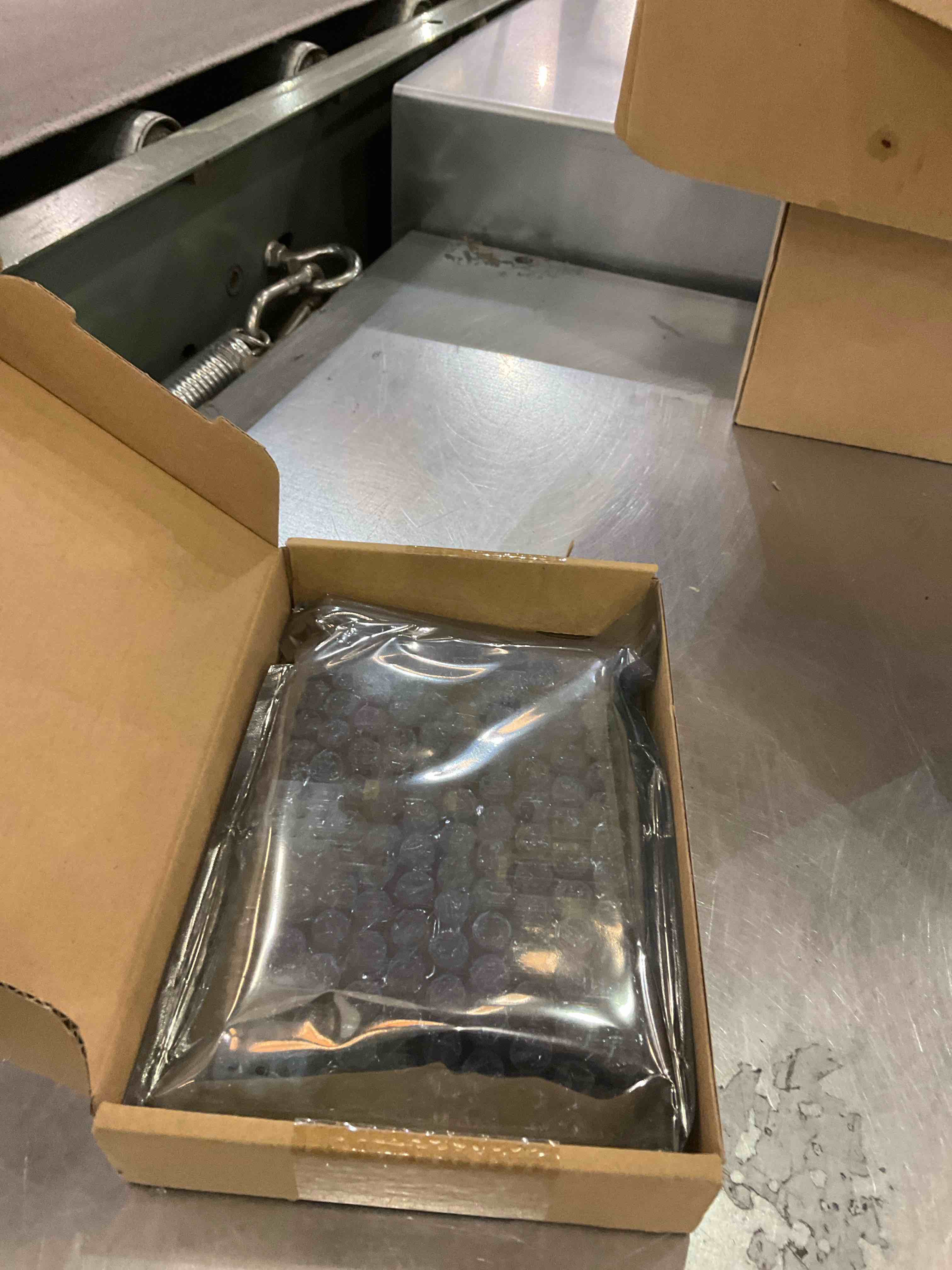 https://s3.amazonaws.com/lotting-images-prod/BargainHunt/EXS00805921_1711478267601.jpeg