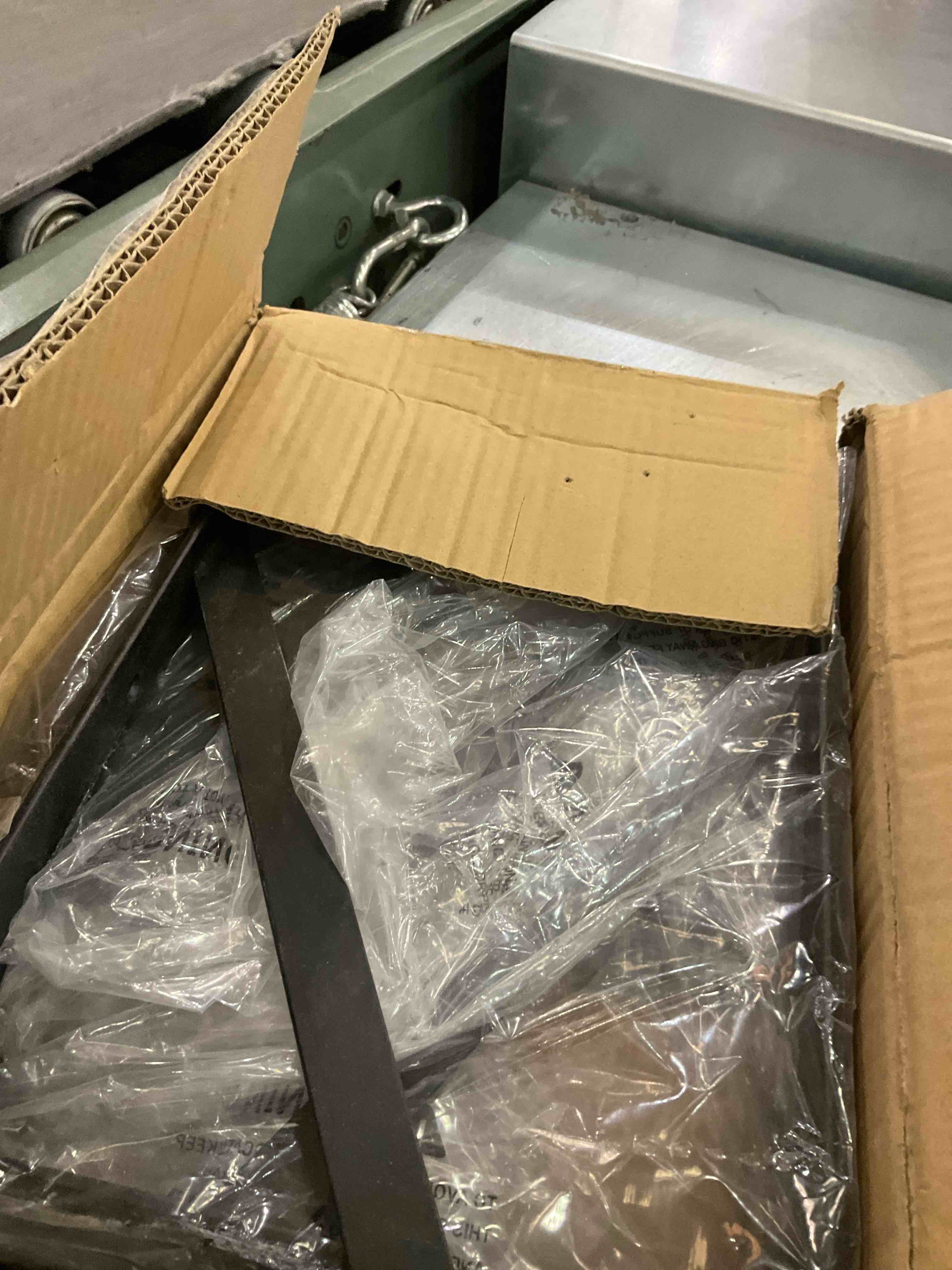 https://s3.amazonaws.com/lotting-images-prod/BargainHunt/EXS00806000_1711546912434.jpeg