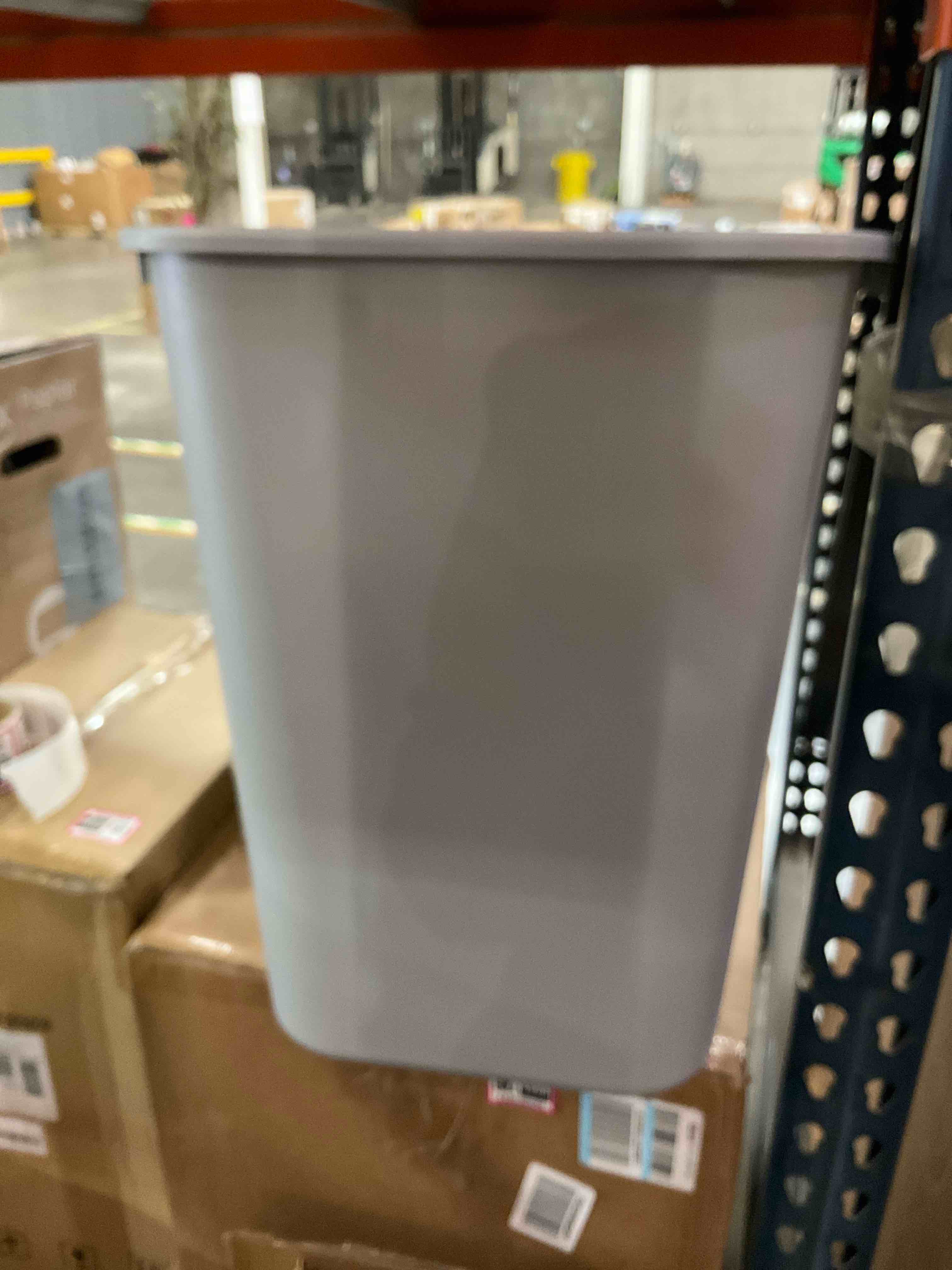 https://s3.amazonaws.com/lotting-images-prod/BargainHunt/EXS00845472_1712345165192.jpeg