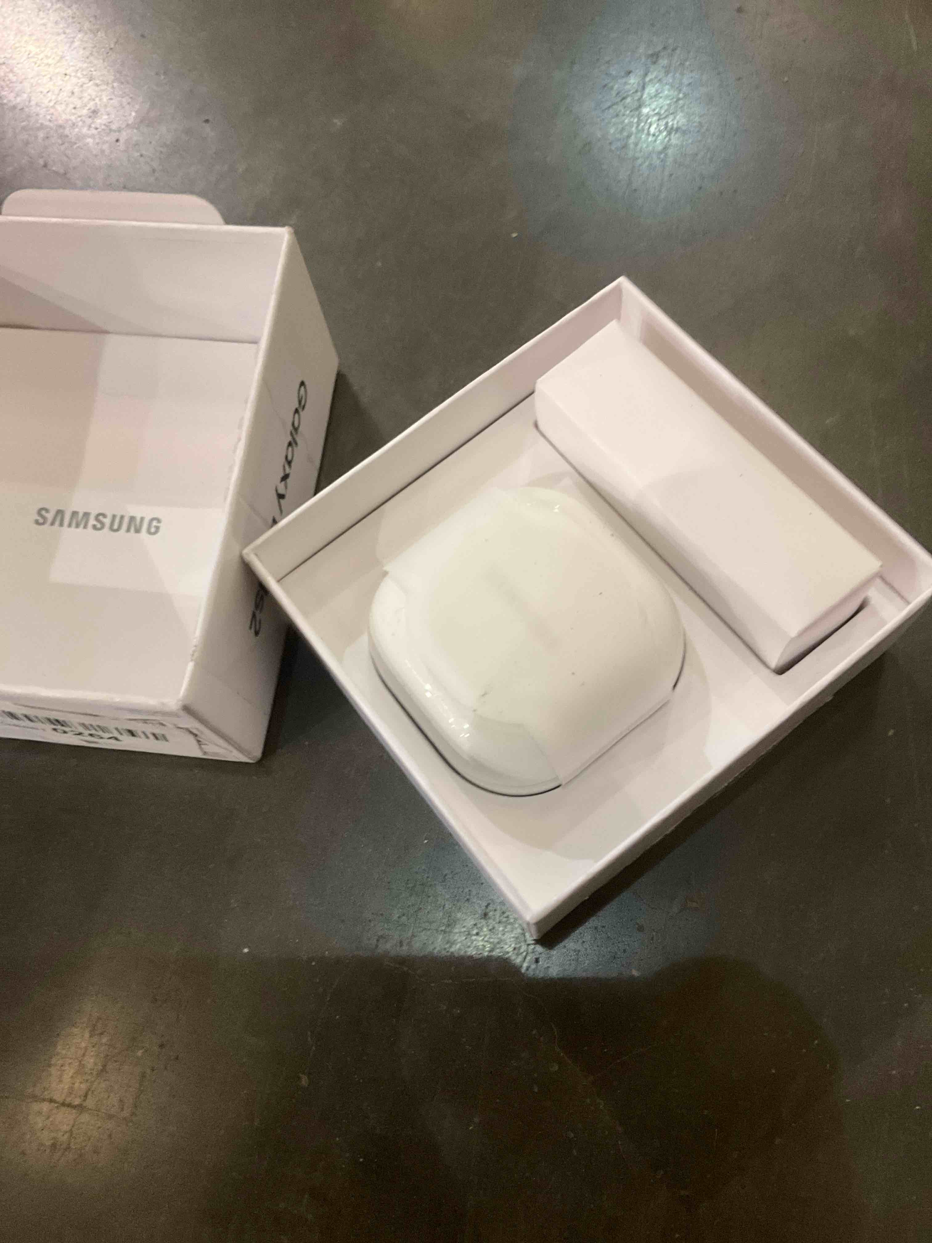 https://s3.amazonaws.com/lotting-images-prod/BargainHunt/EXS00883559_1707946477867.jpeg