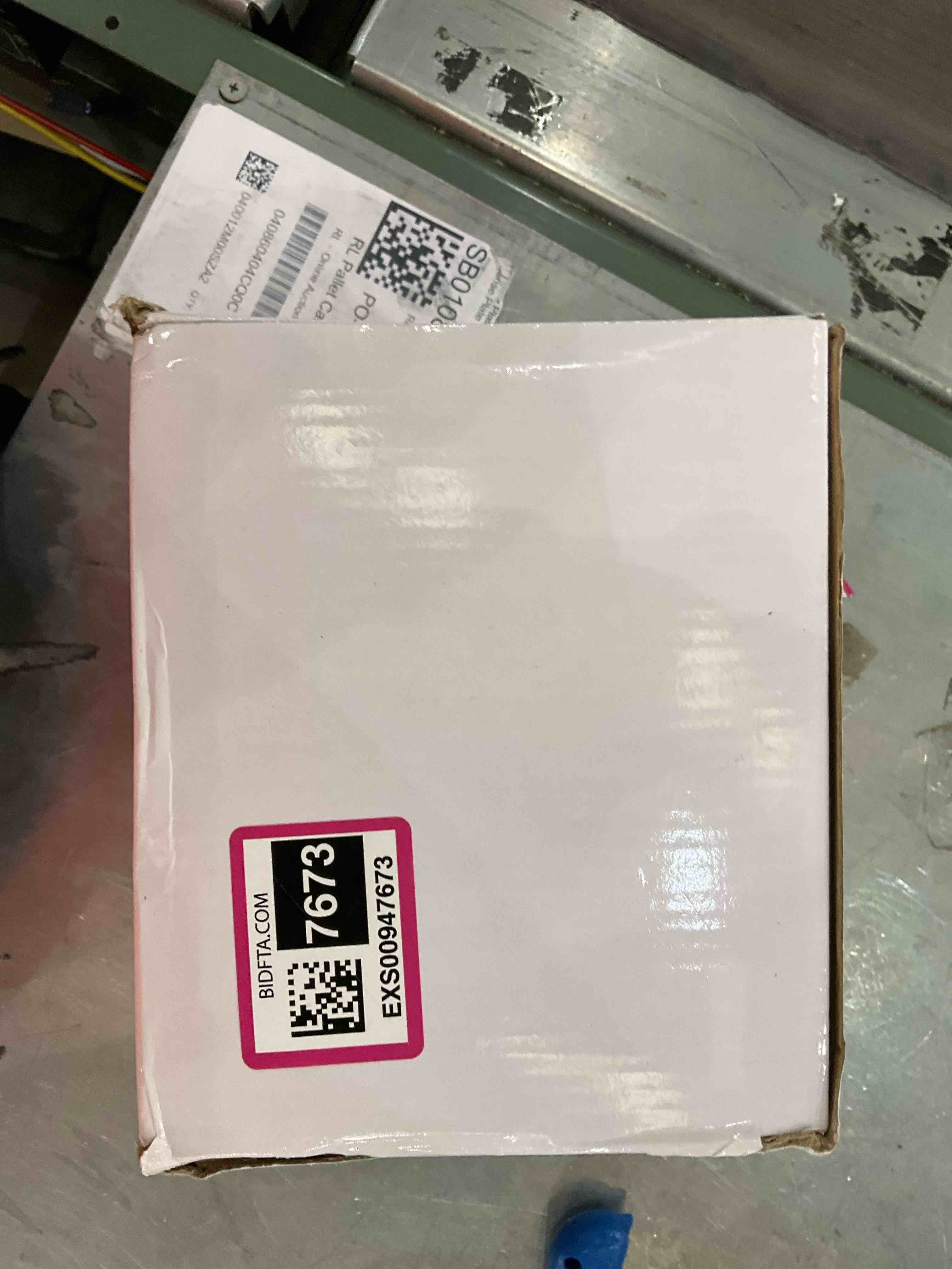 https://s3.amazonaws.com/lotting-images-prod/BargainHunt/EXS00947673_1706624506086.jpeg