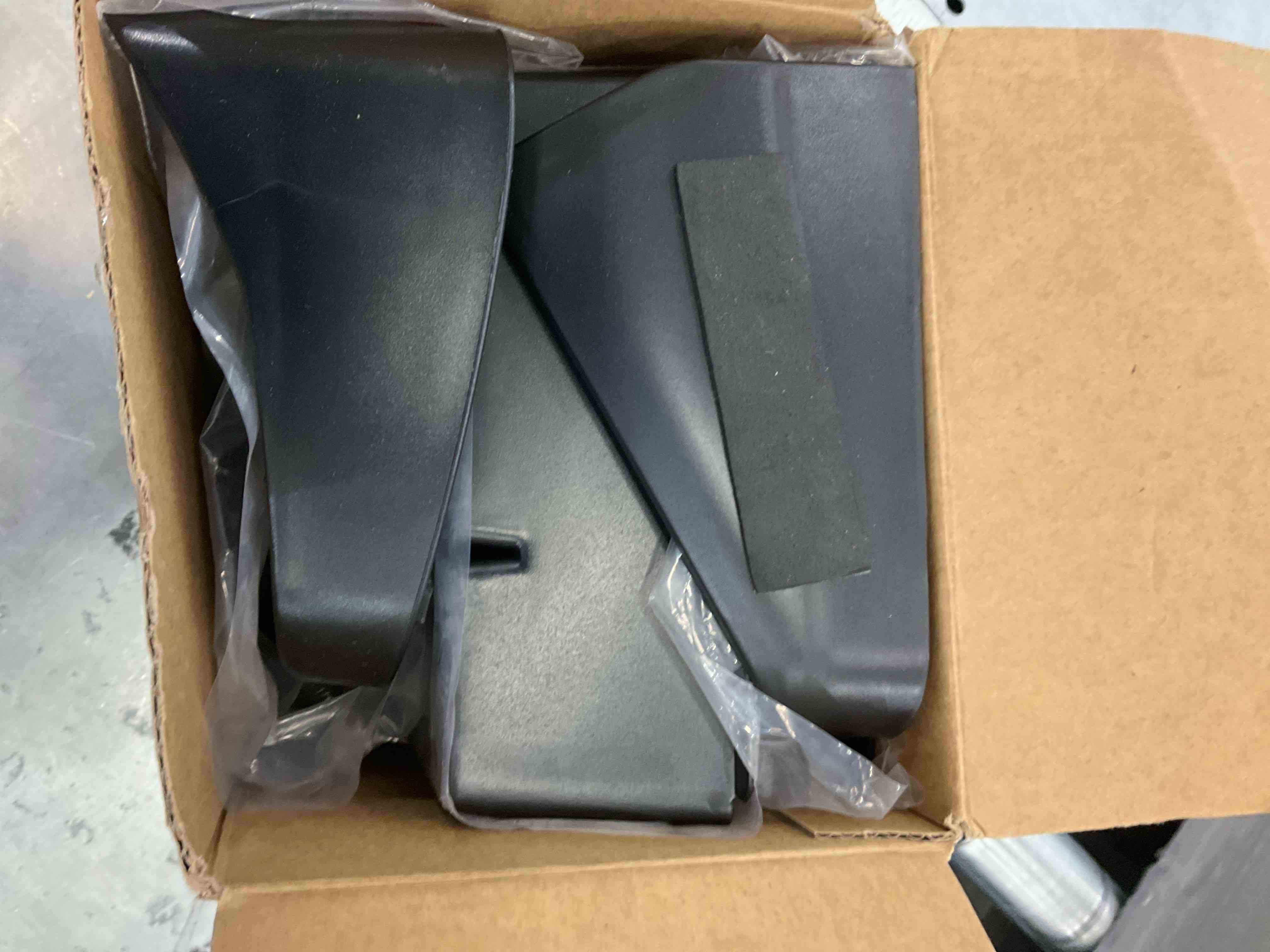 https://s3.amazonaws.com/lotting-images-prod/BargainHunt/EXS00947877_1707850228670.jpeg