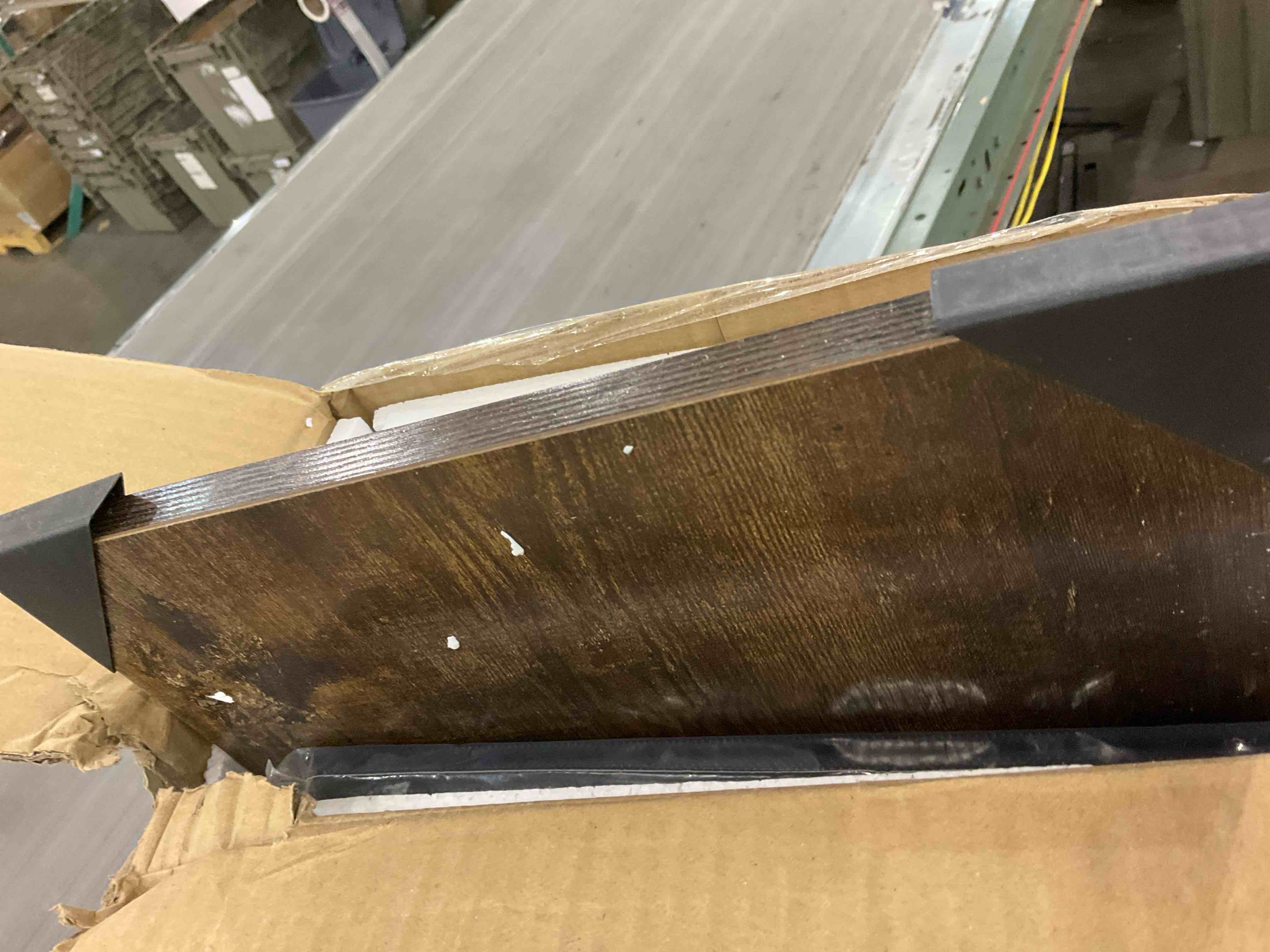 https://s3.amazonaws.com/lotting-images-prod/BargainHunt/EXS00947958_1707918100569.jpeg
