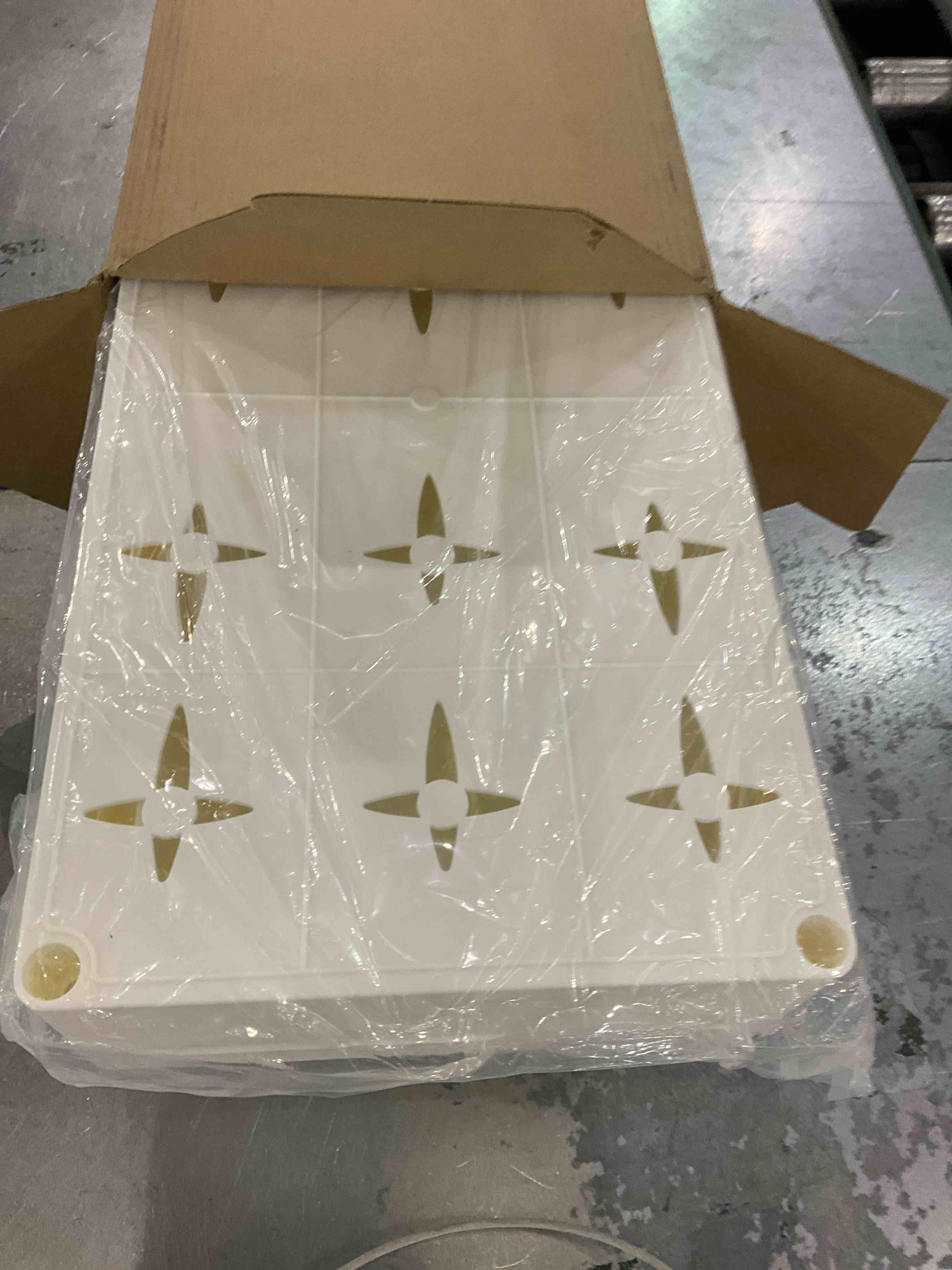 https://s3.amazonaws.com/lotting-images-prod/BargainHunt/EXS00947968_1707918787822.jpeg