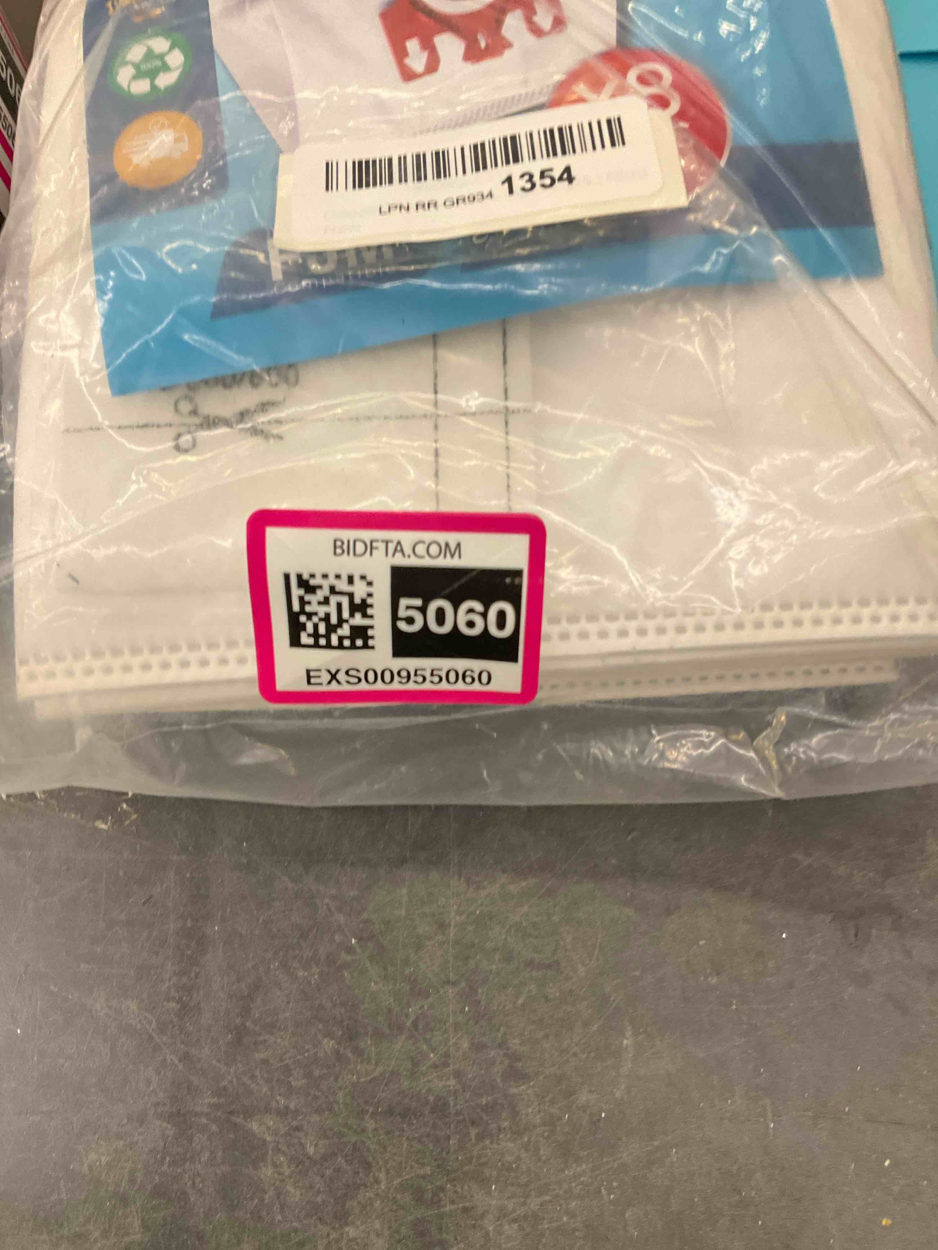 https://s3.amazonaws.com/lotting-images-prod/BargainHunt/EXS00955060_1707855350108.jpeg