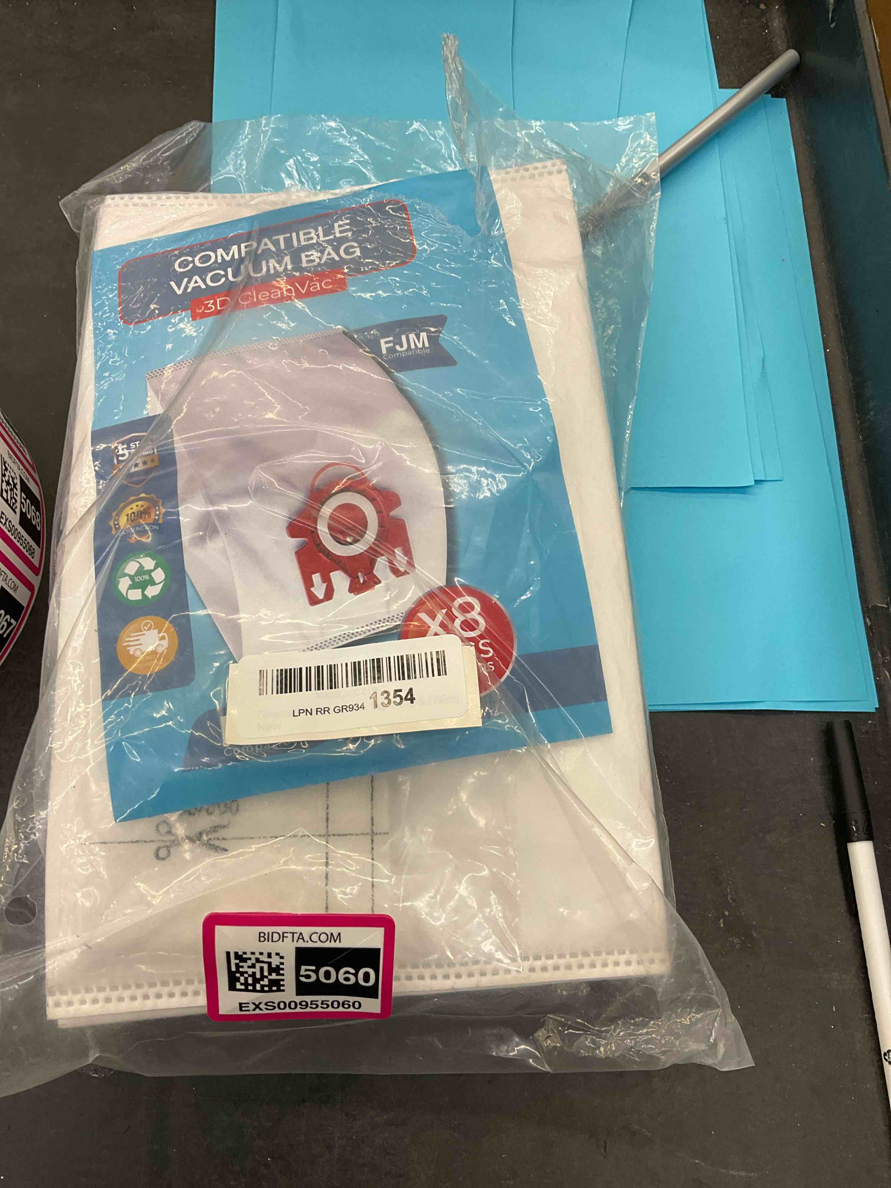 https://s3.amazonaws.com/lotting-images-prod/BargainHunt/EXS00955060_1707855351894.jpeg