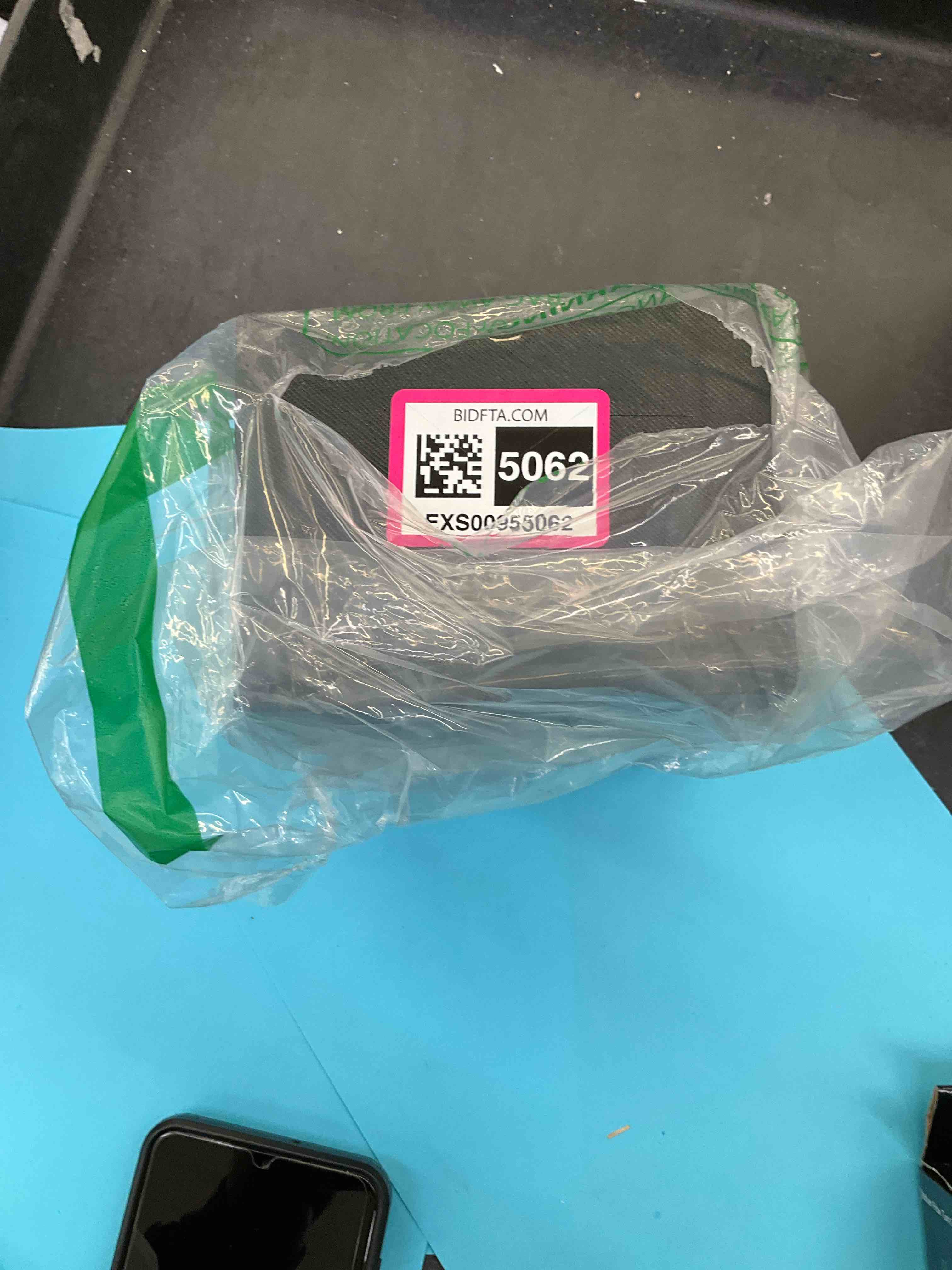 https://s3.amazonaws.com/lotting-images-prod/BargainHunt/EXS00955062_1707855611827.jpeg