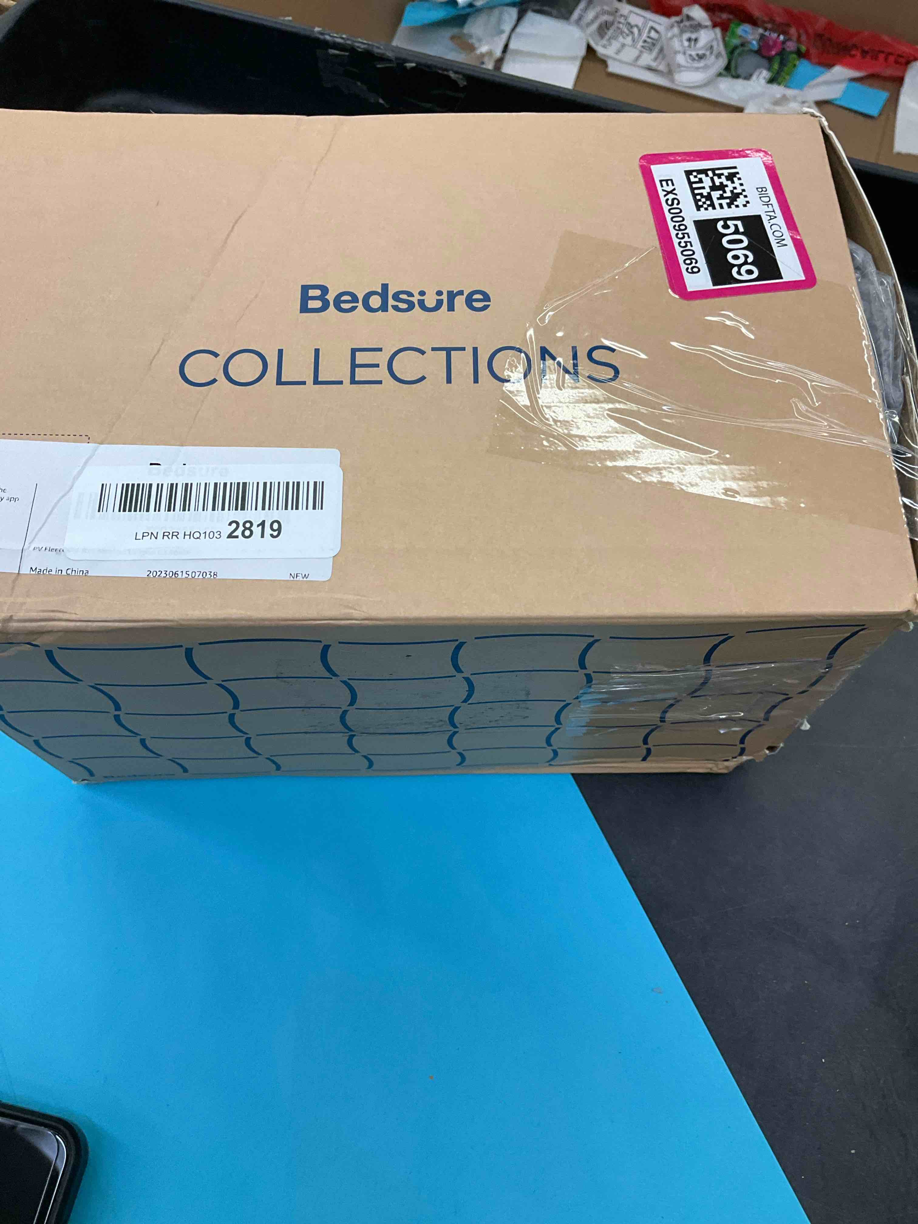 https://s3.amazonaws.com/lotting-images-prod/BargainHunt/EXS00955069_1707856279816.jpeg