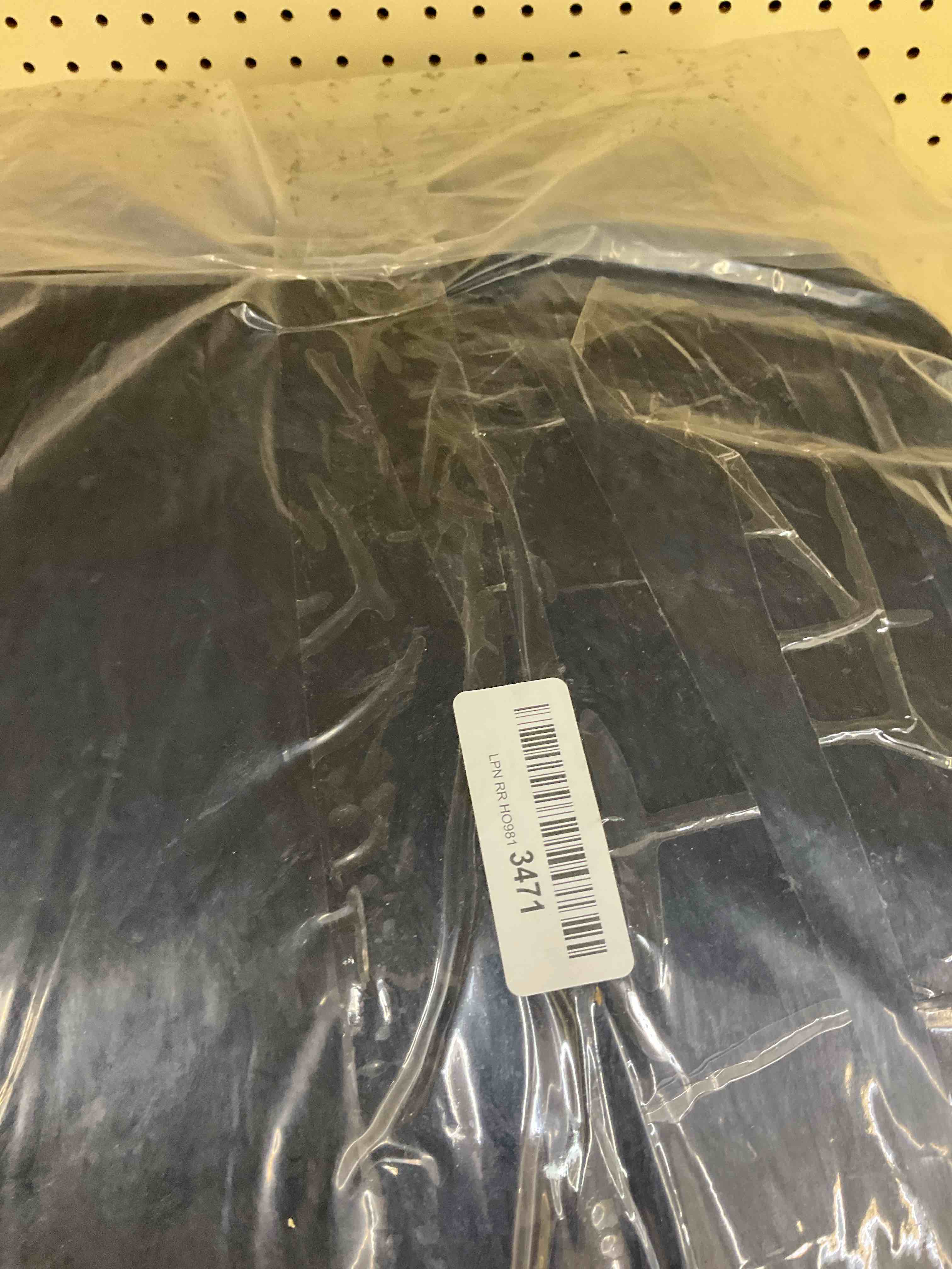 https://s3.amazonaws.com/lotting-images-prod/BargainHunt/EXS00955130_1708353819751.jpeg