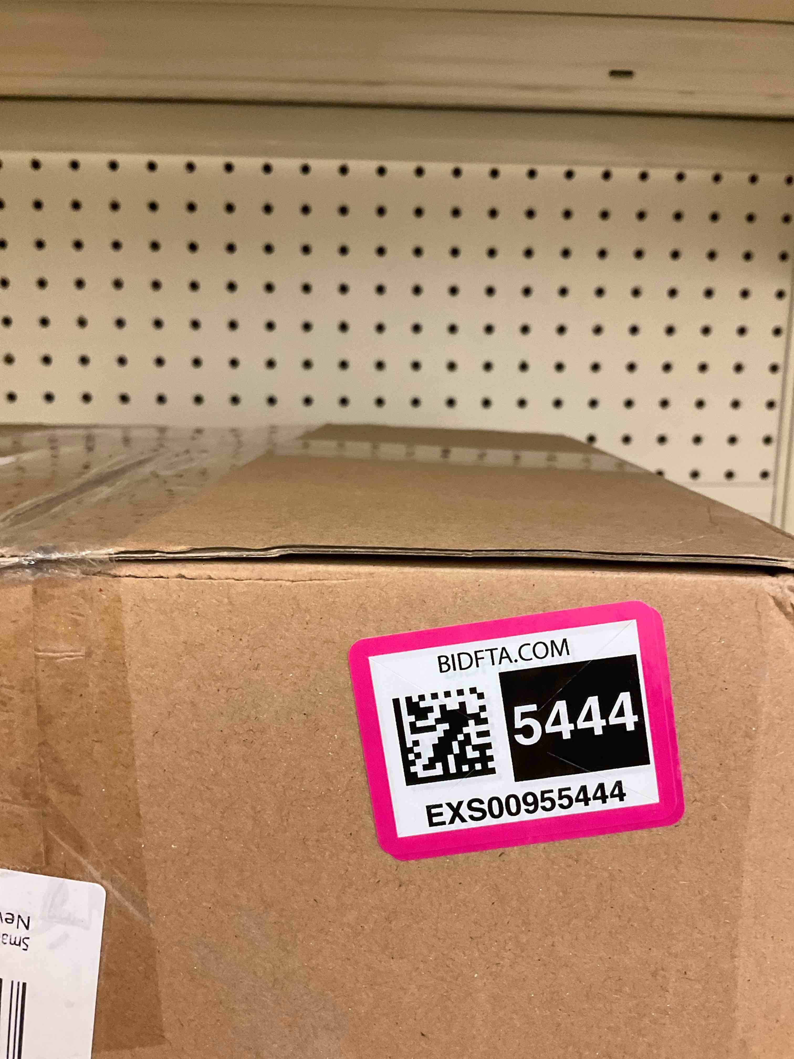 https://s3.amazonaws.com/lotting-images-prod/BargainHunt/EXS00955444_1710884656118.jpeg