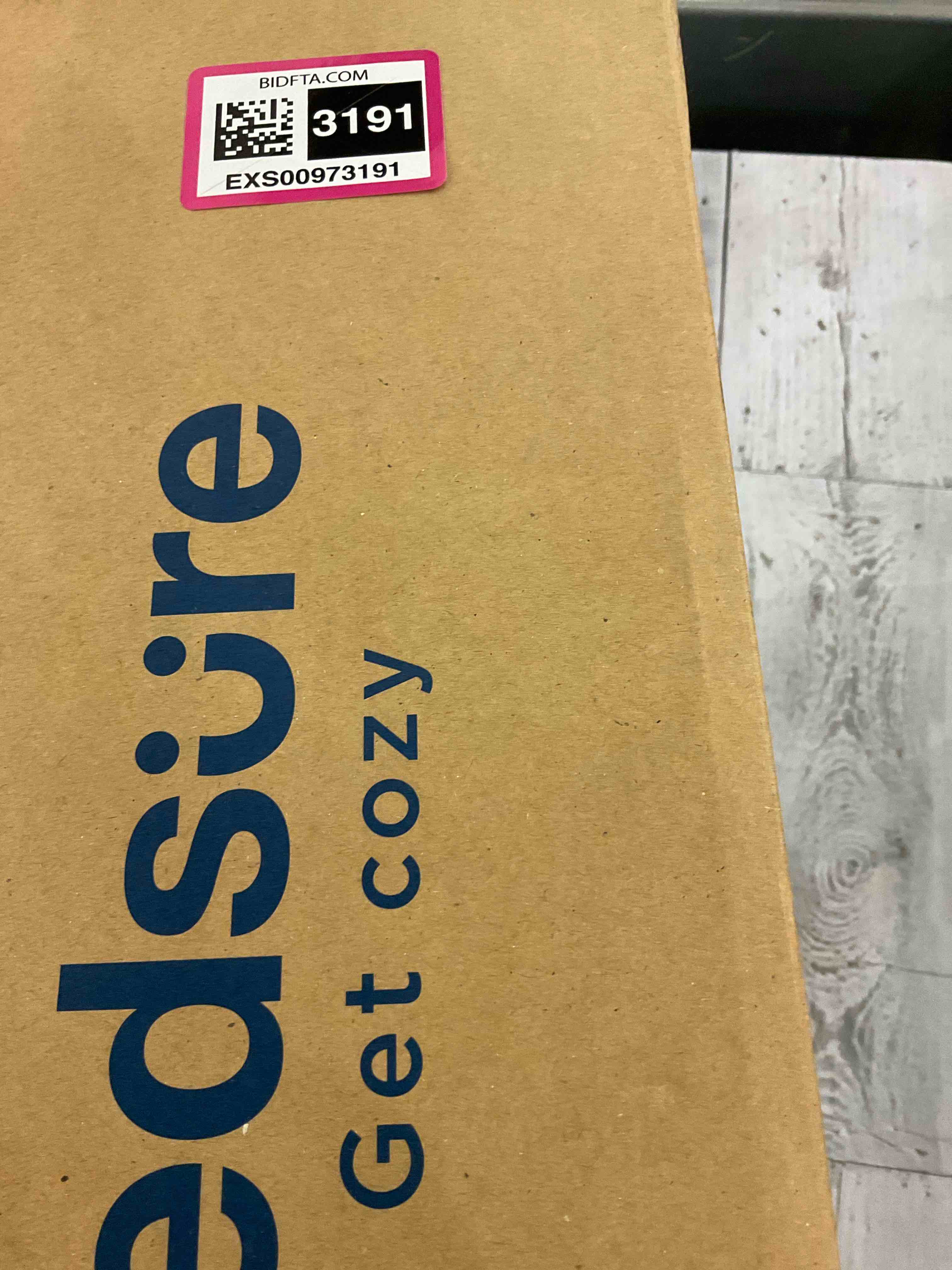 https://s3.amazonaws.com/lotting-images-prod/BargainHunt/EXS00973191_1706729320682.jpeg