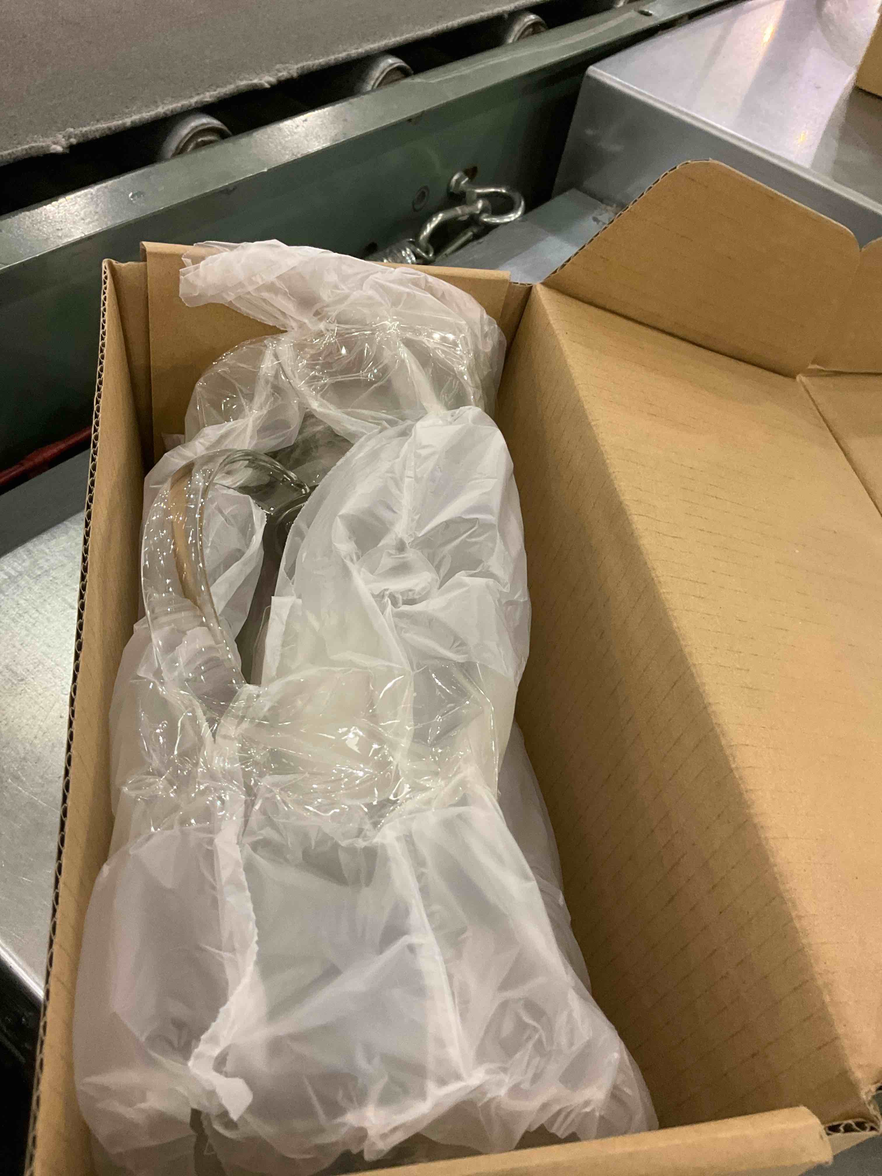 https://s3.amazonaws.com/lotting-images-prod/BargainHunt/EXS00974544_1710514394615.jpeg