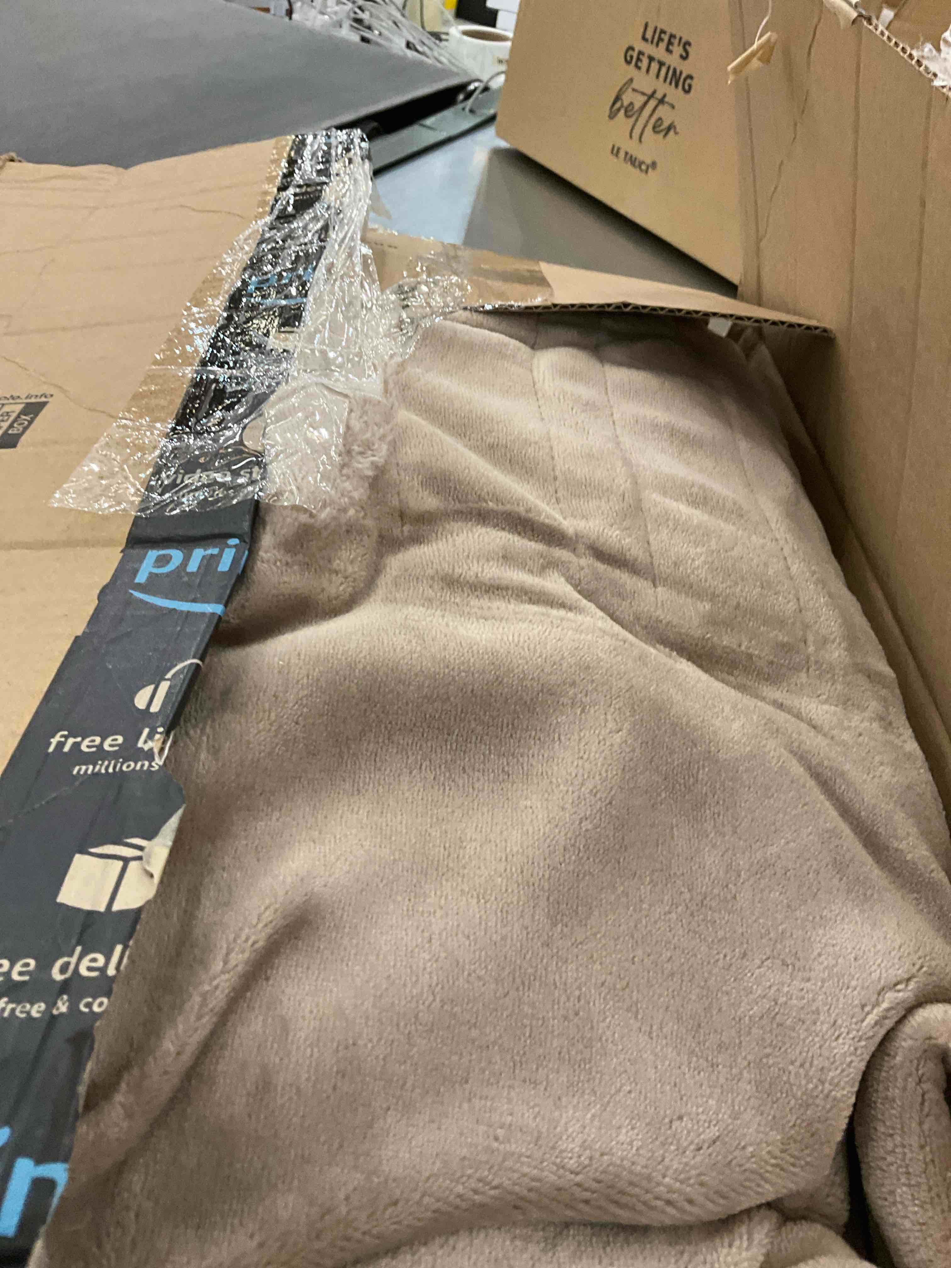 https://s3.amazonaws.com/lotting-images-prod/BargainHunt/EXS00974908_1710866698259.jpeg