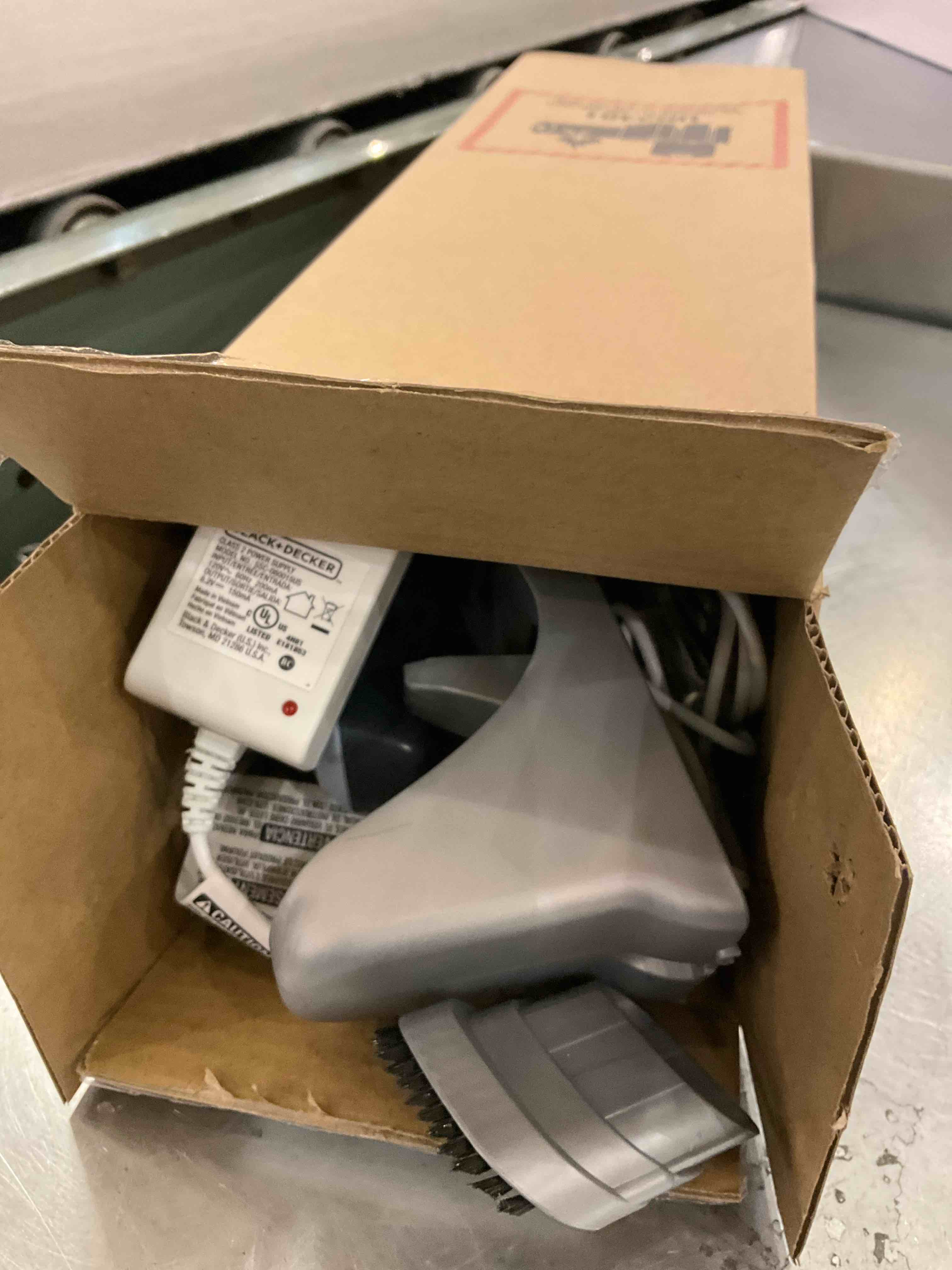 https://s3.amazonaws.com/lotting-images-prod/BargainHunt/EXS00974945_1710872912416.jpeg