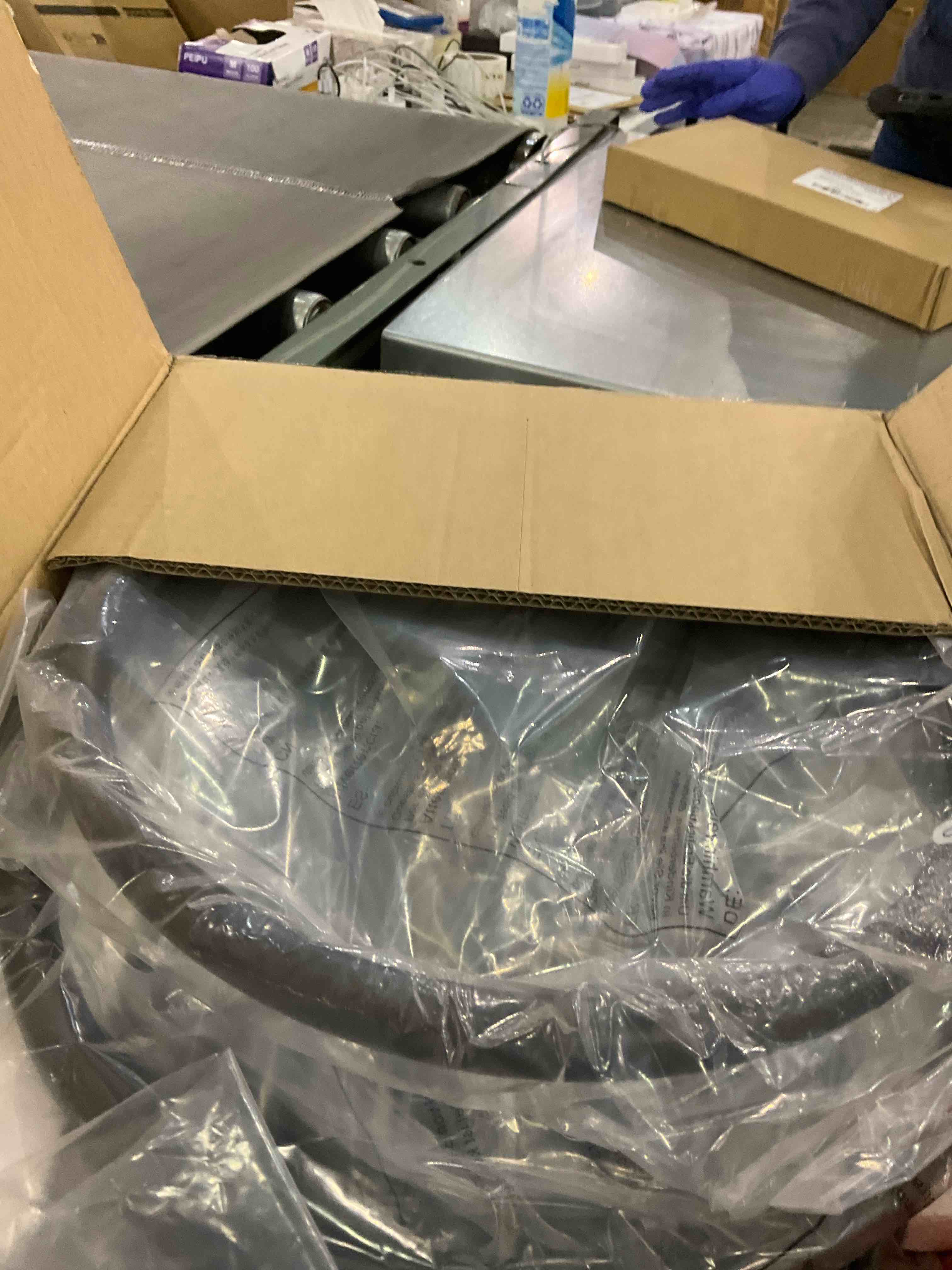 https://s3.amazonaws.com/lotting-images-prod/BargainHunt/EXS00974983_1710934355567.jpeg