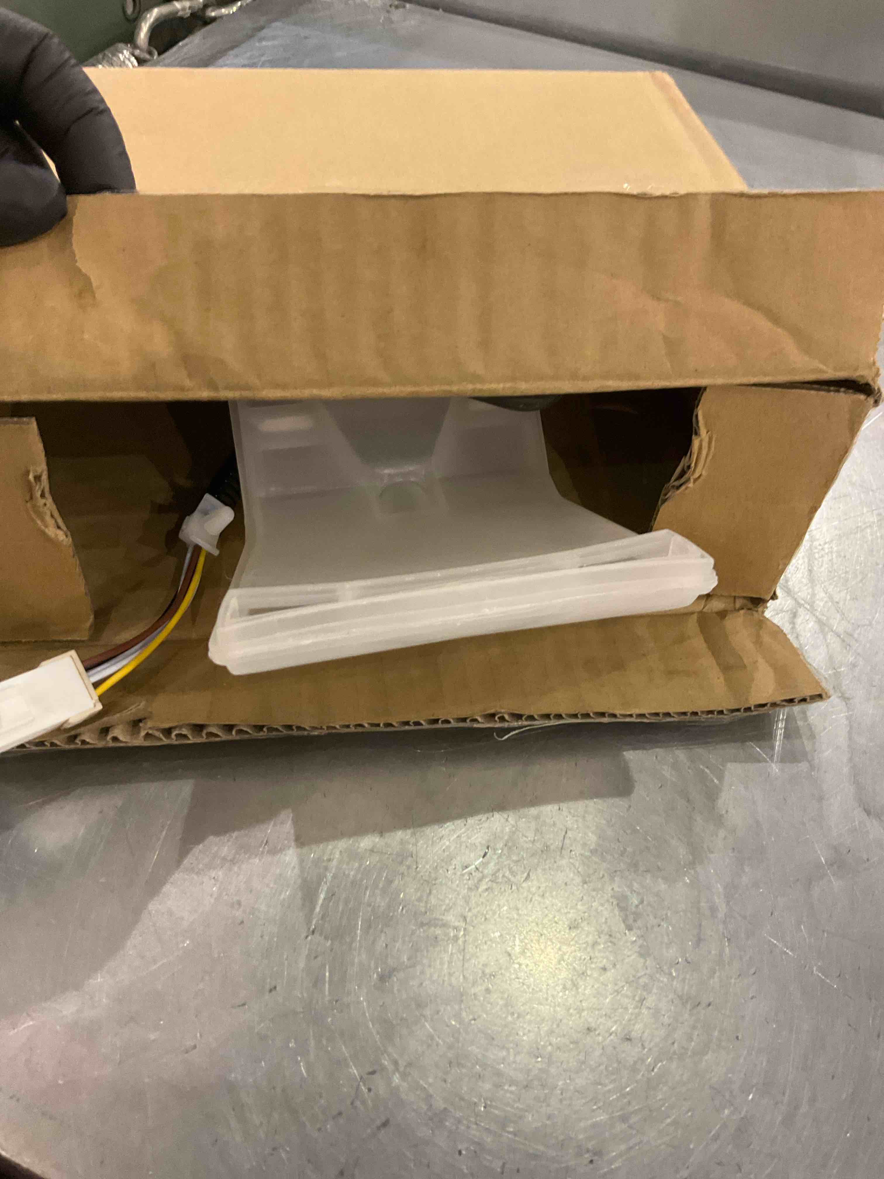 https://s3.amazonaws.com/lotting-images-prod/BargainHunt/EXS00975191_1706616825535.jpeg