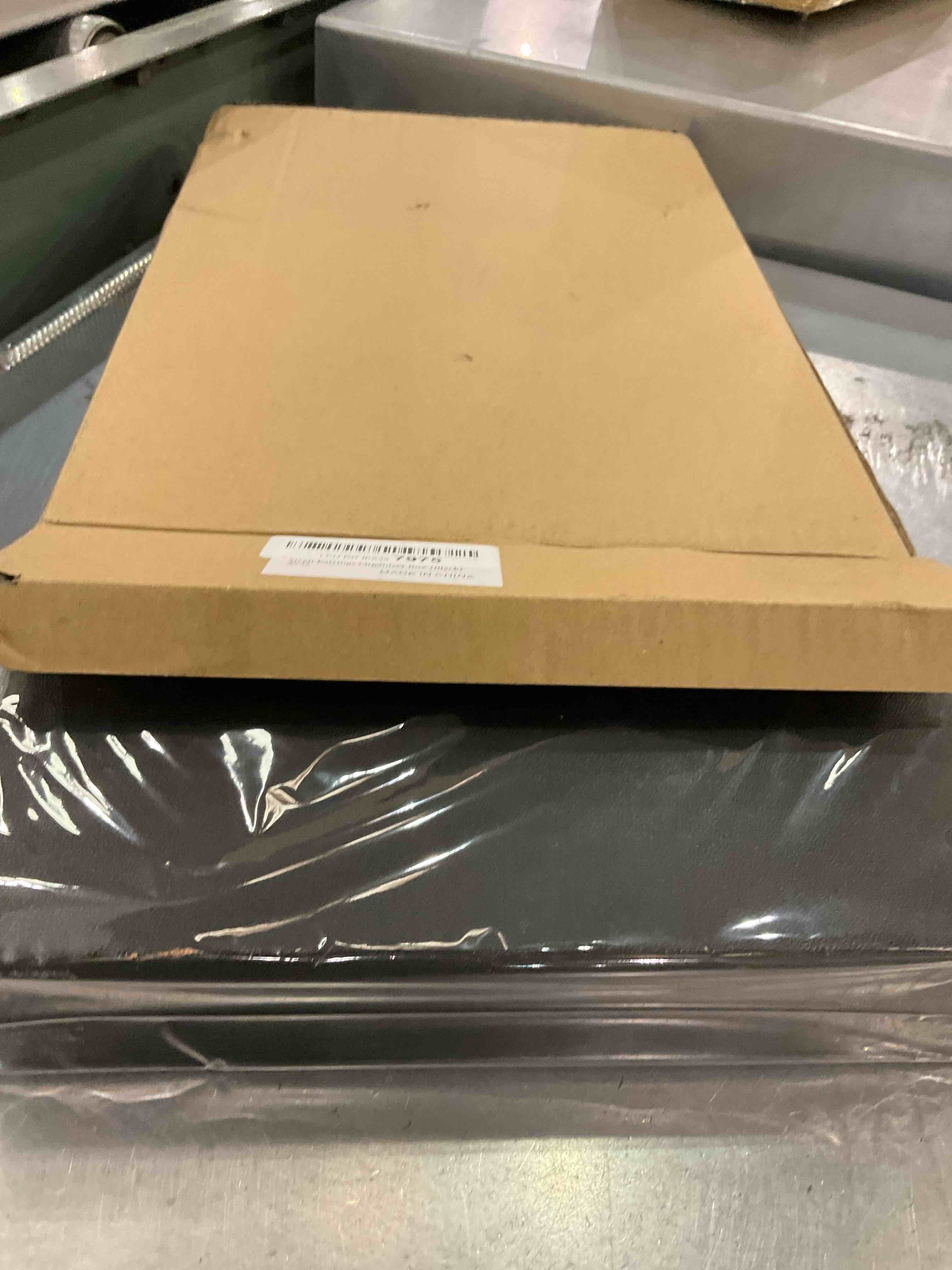 https://s3.amazonaws.com/lotting-images-prod/BargainHunt/EXS00975416_1706726471123.jpeg