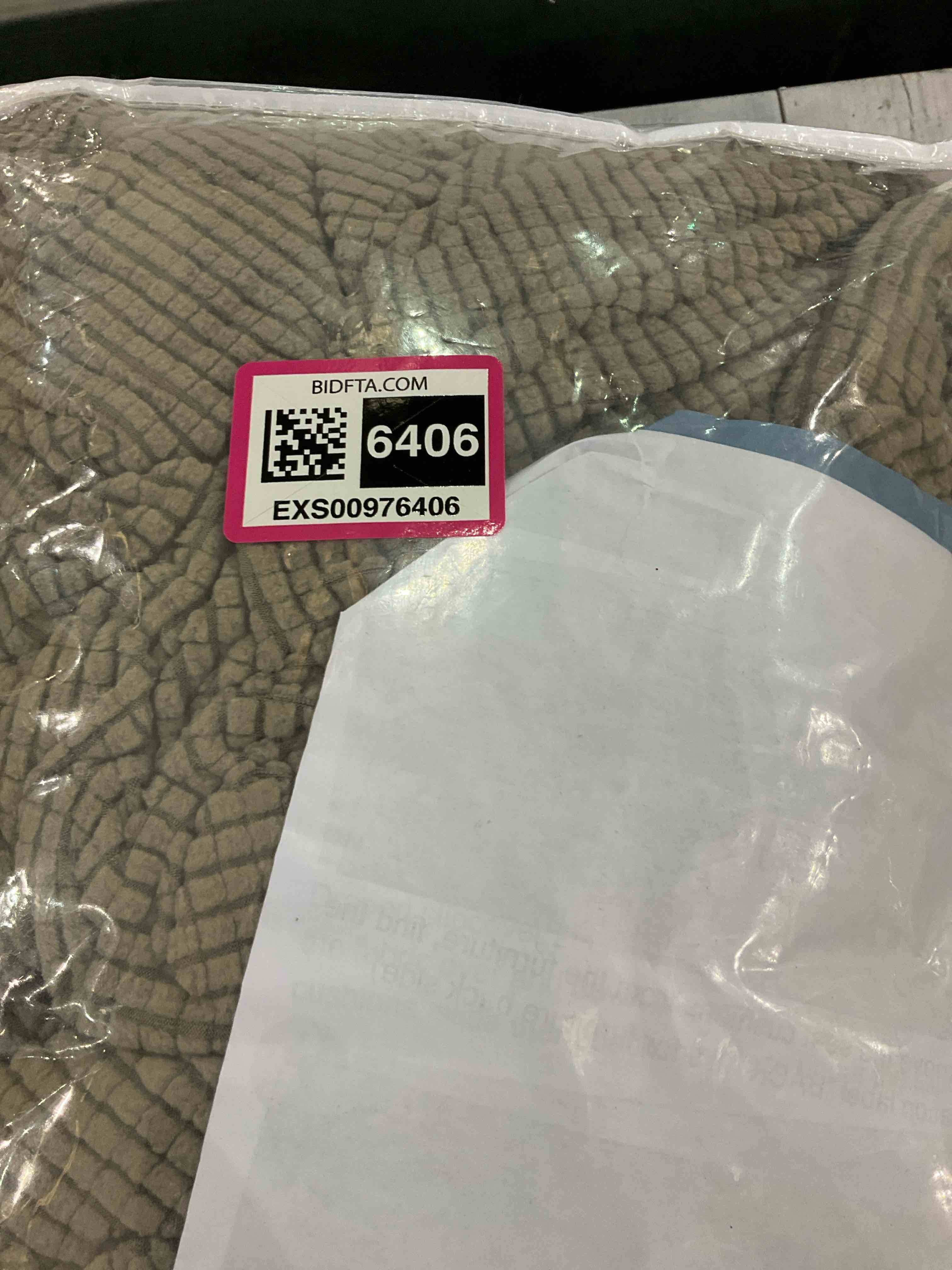 https://s3.amazonaws.com/lotting-images-prod/BargainHunt/EXS00976406_1706551481006.jpeg