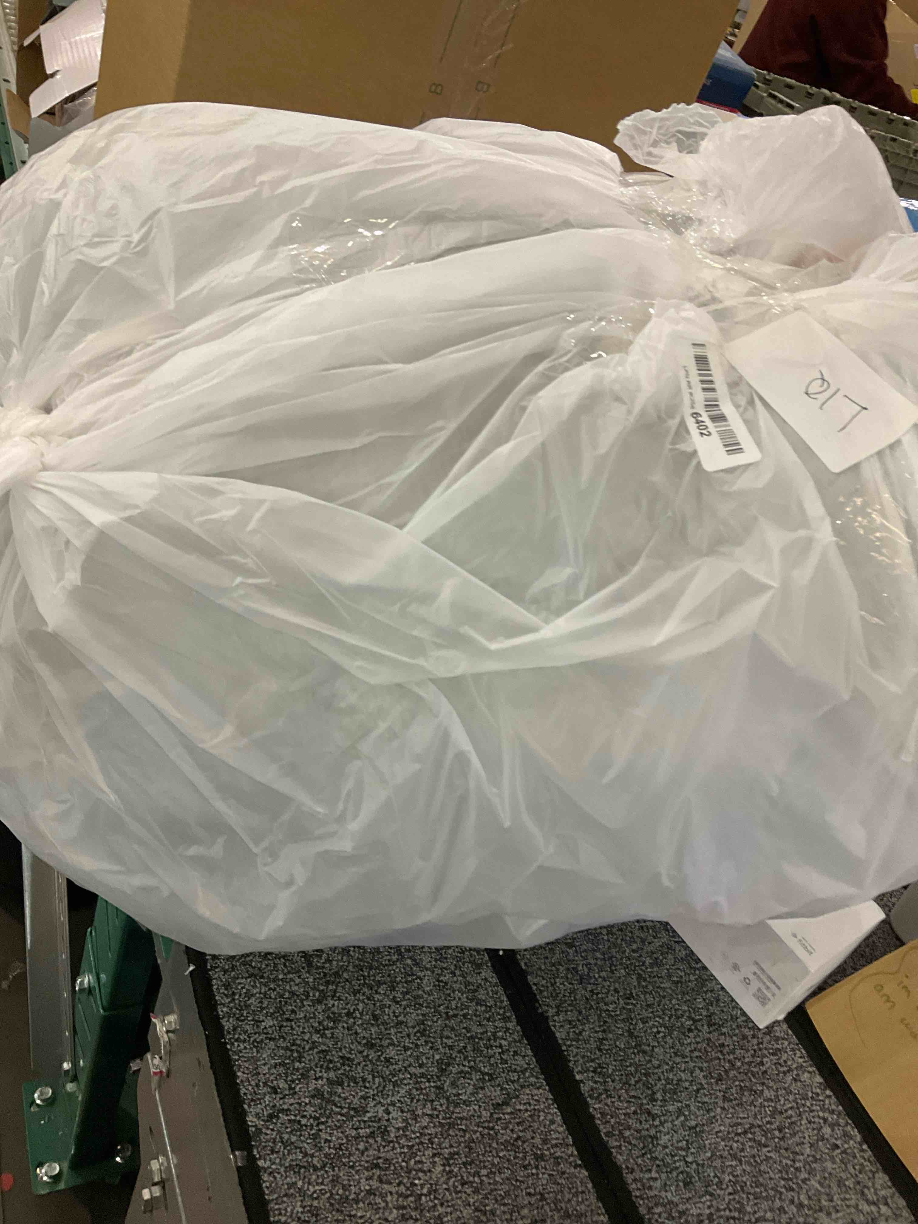 https://s3.amazonaws.com/lotting-images-prod/BargainHunt/EXS00976520_1706897562378.jpeg