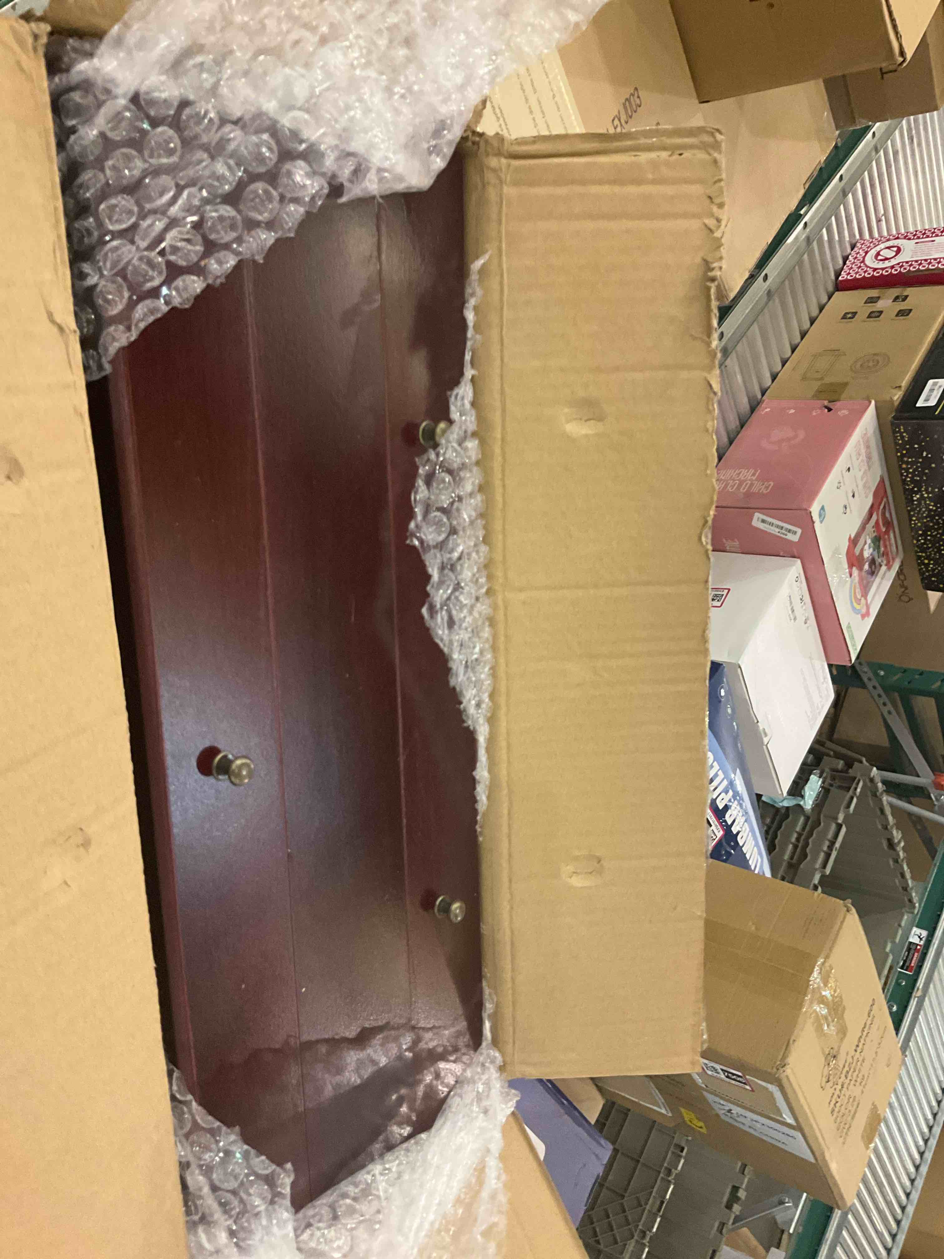 https://s3.amazonaws.com/lotting-images-prod/BargainHunt/EXS00976819_1707249286239.jpeg