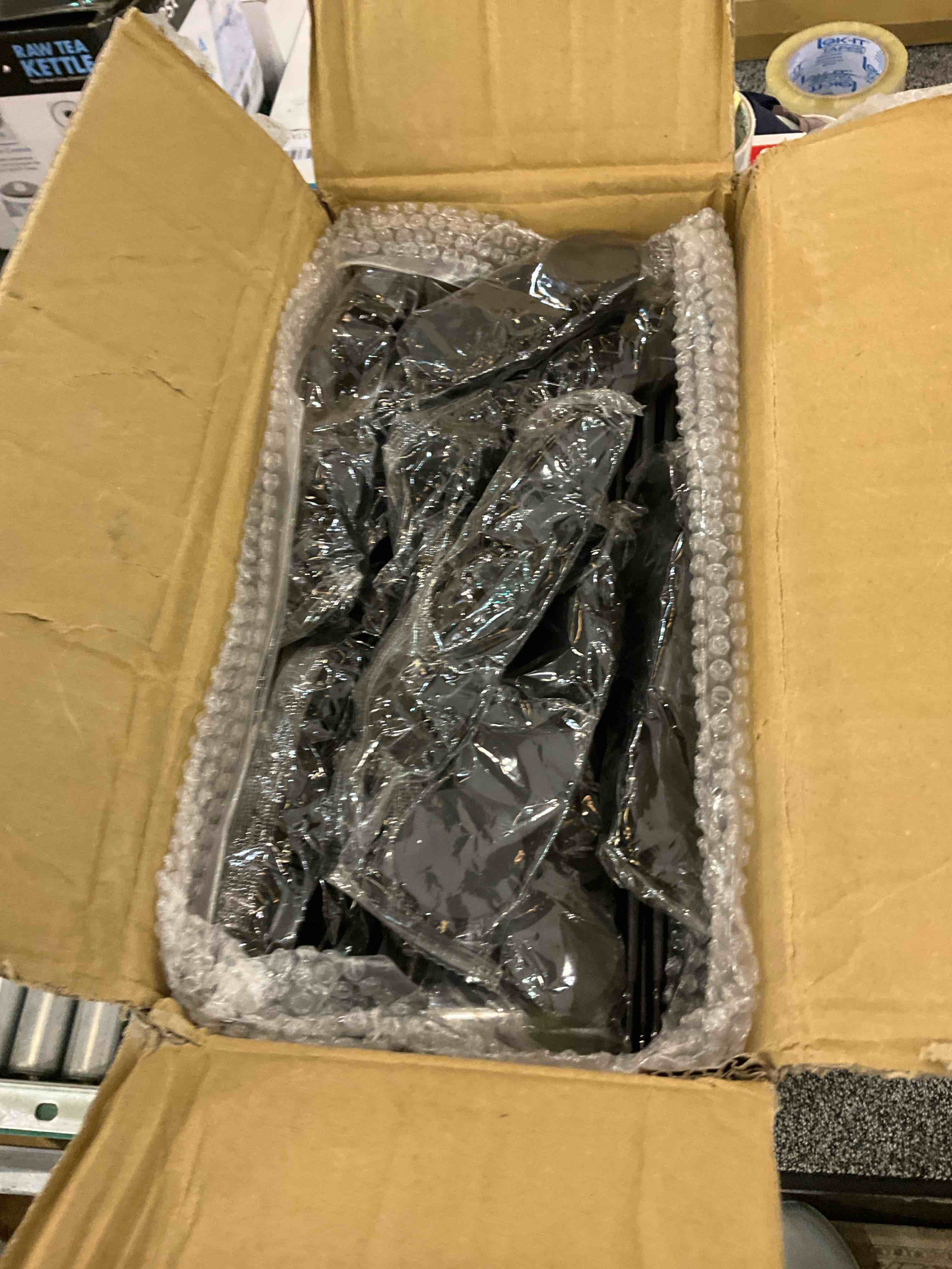 https://s3.amazonaws.com/lotting-images-prod/BargainHunt/EXS00976941_1707320807049.jpeg