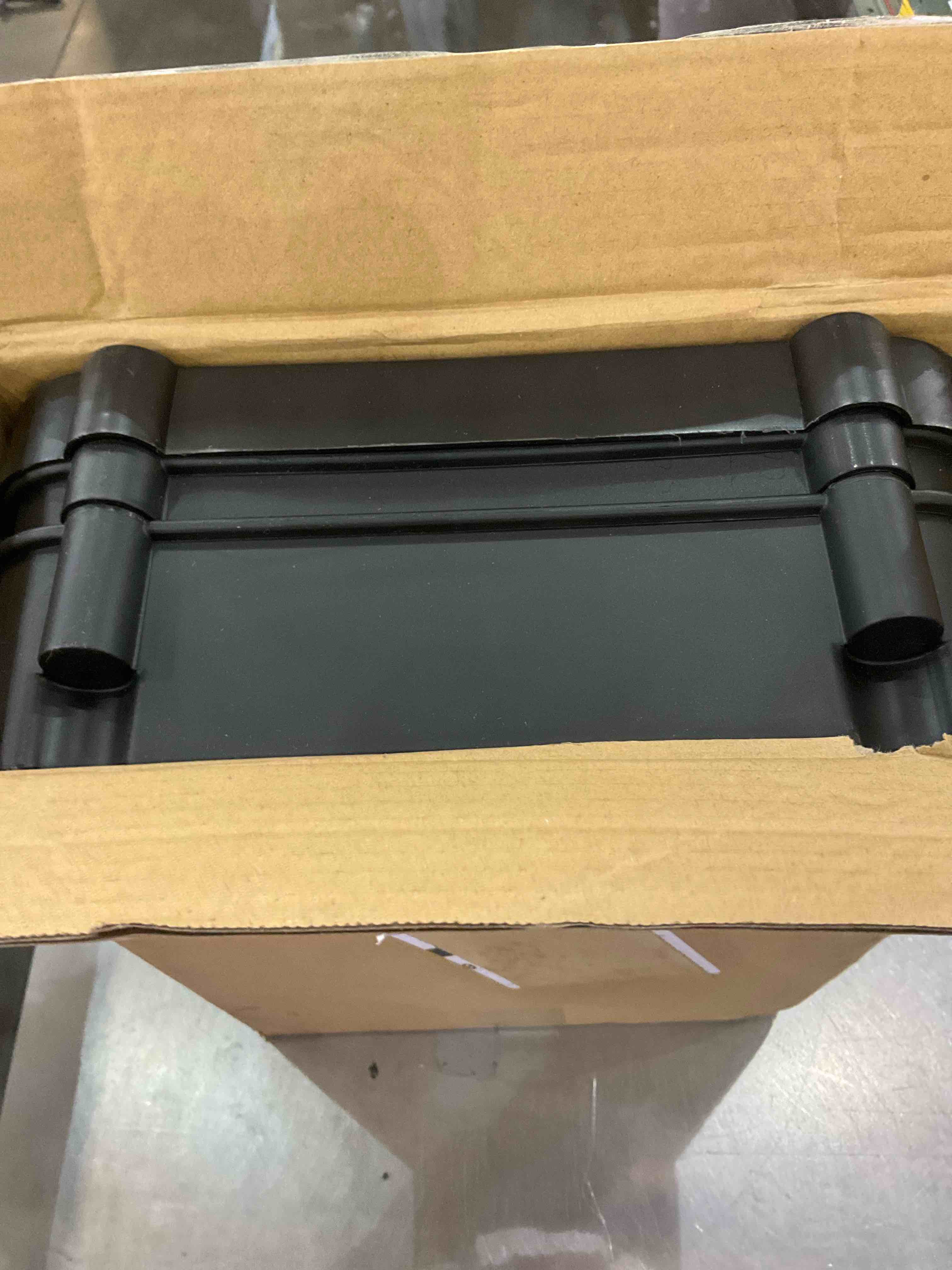 https://s3.amazonaws.com/lotting-images-prod/BargainHunt/EXS00977067_1707148003003.jpeg