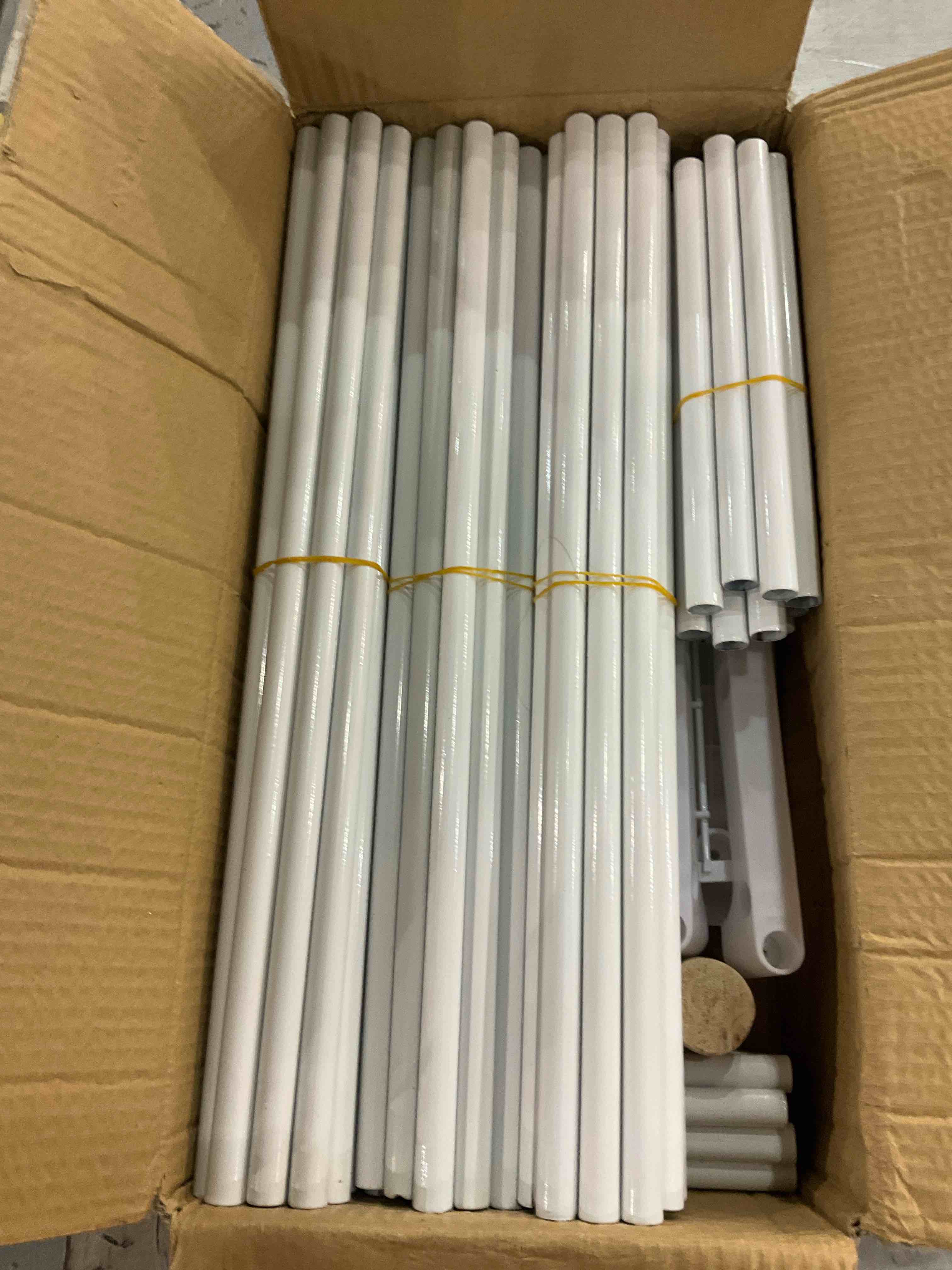https://s3.amazonaws.com/lotting-images-prod/BargainHunt/EXS00977156_1707224167417.jpeg