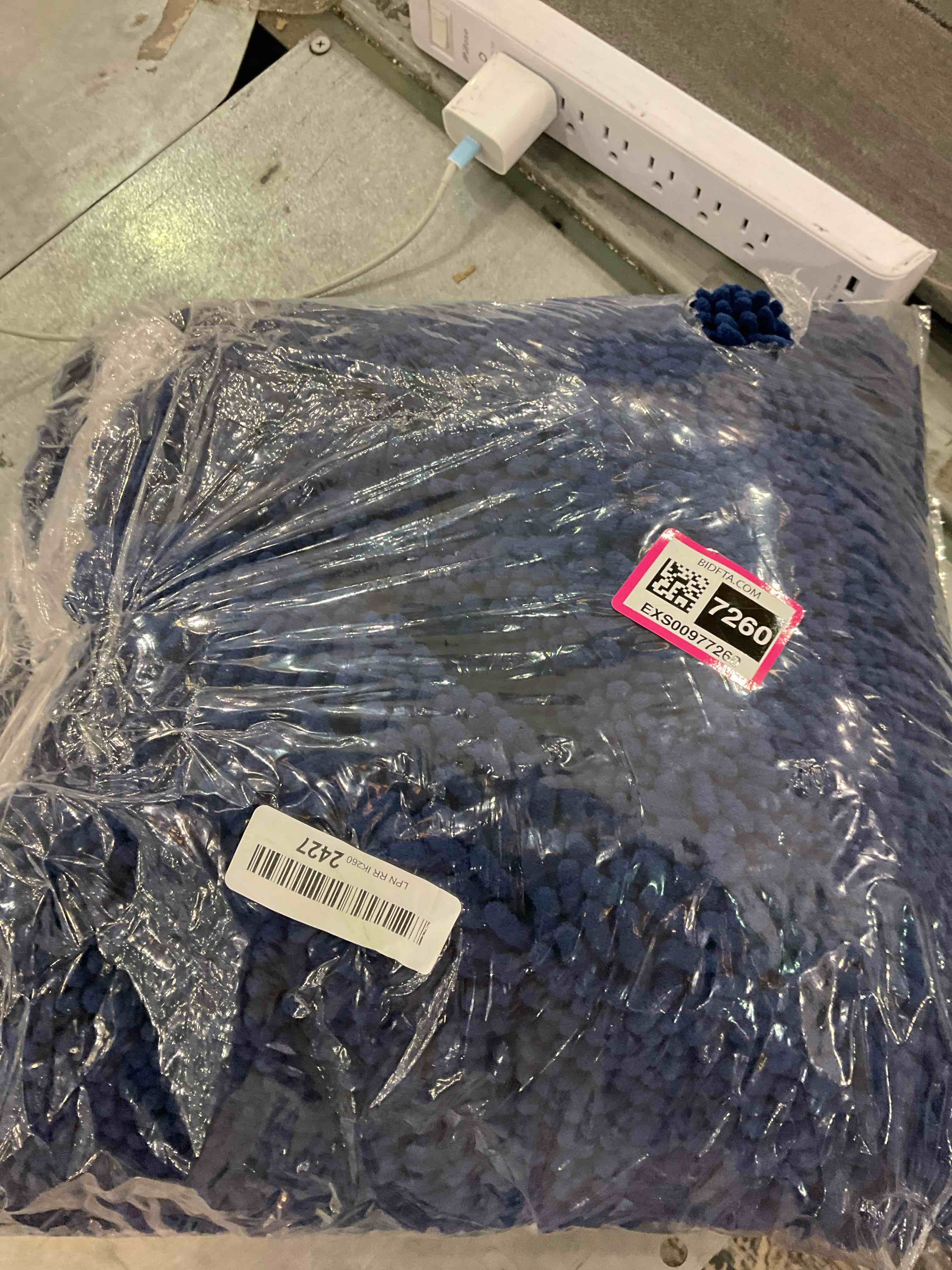 https://s3.amazonaws.com/lotting-images-prod/BargainHunt/EXS00977260_1707317162873.jpeg