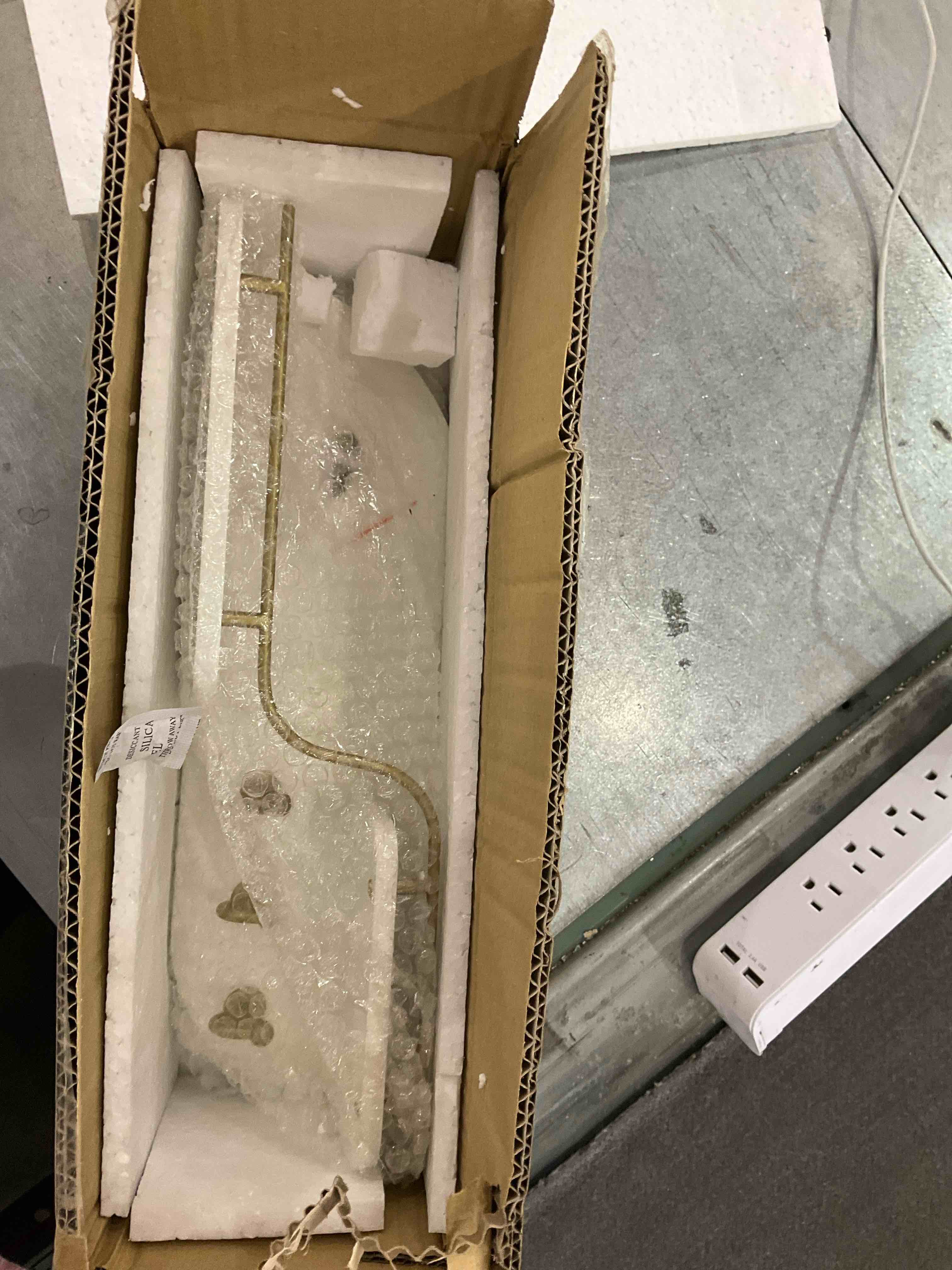 https://s3.amazonaws.com/lotting-images-prod/BargainHunt/EXS00977277_1707318485682.jpeg