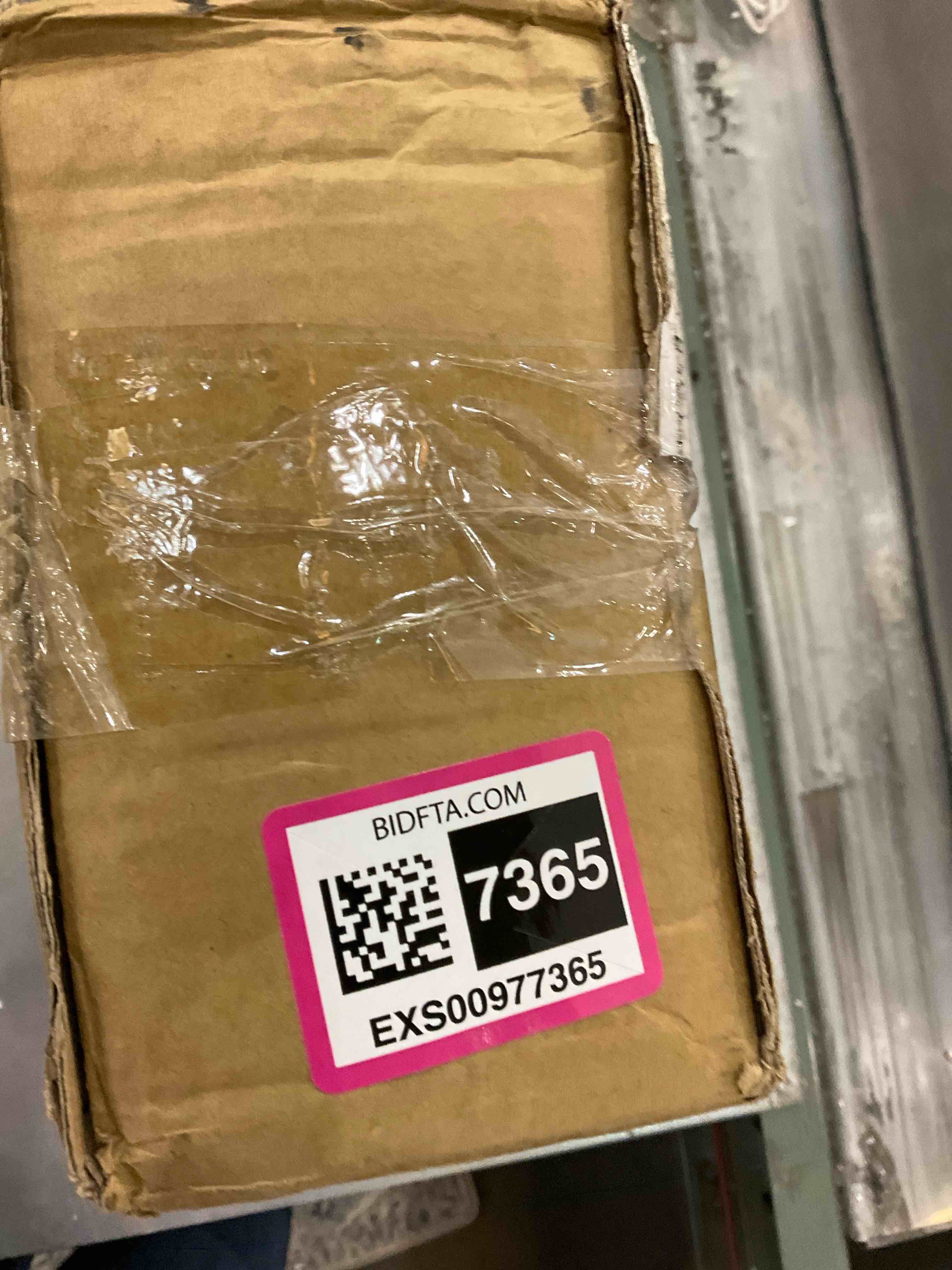 https://s3.amazonaws.com/lotting-images-prod/BargainHunt/EXS00977365_1707333885964.jpeg