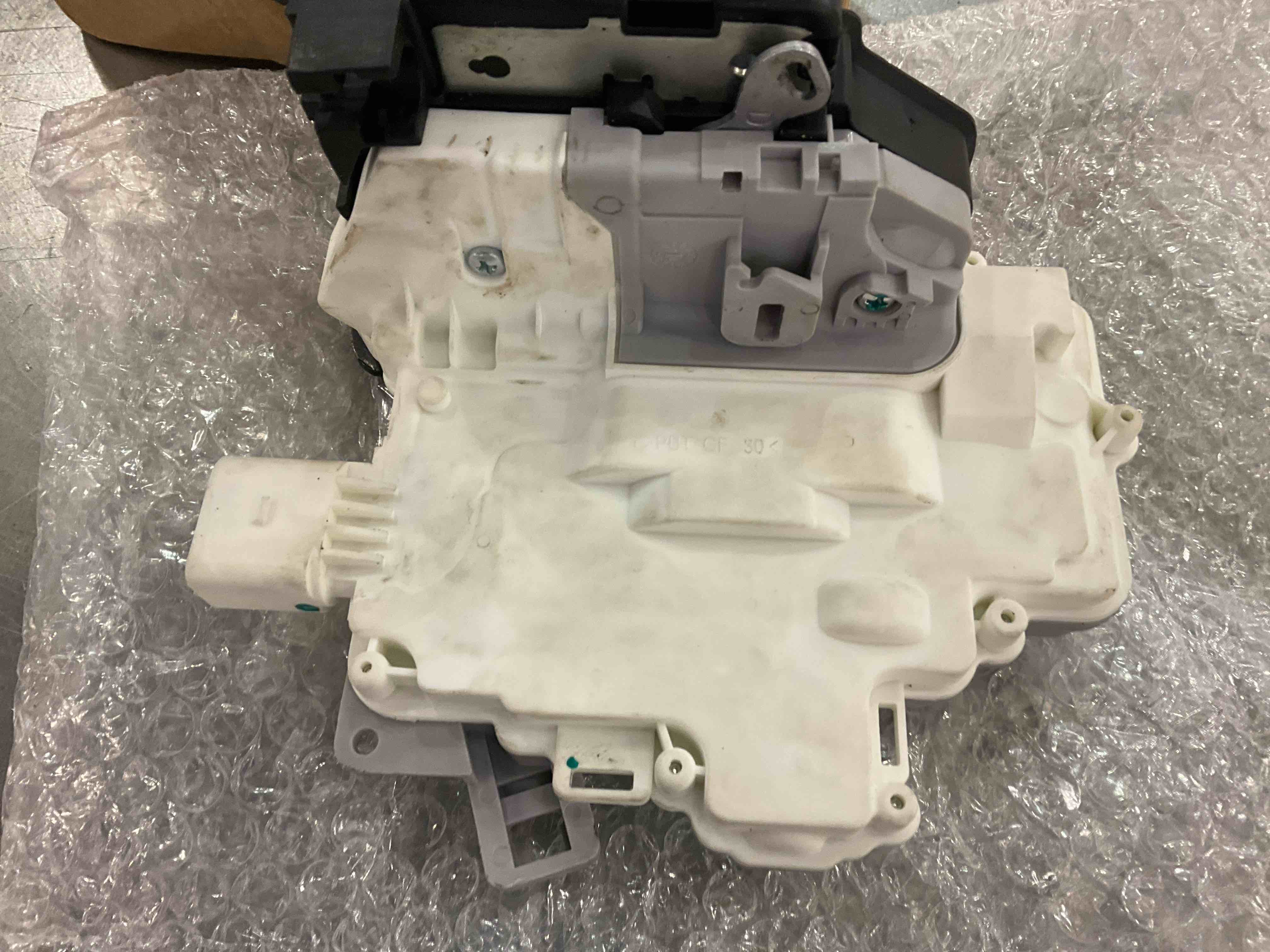 https://s3.amazonaws.com/lotting-images-prod/BargainHunt/EXS00977367_1707334096845.jpeg