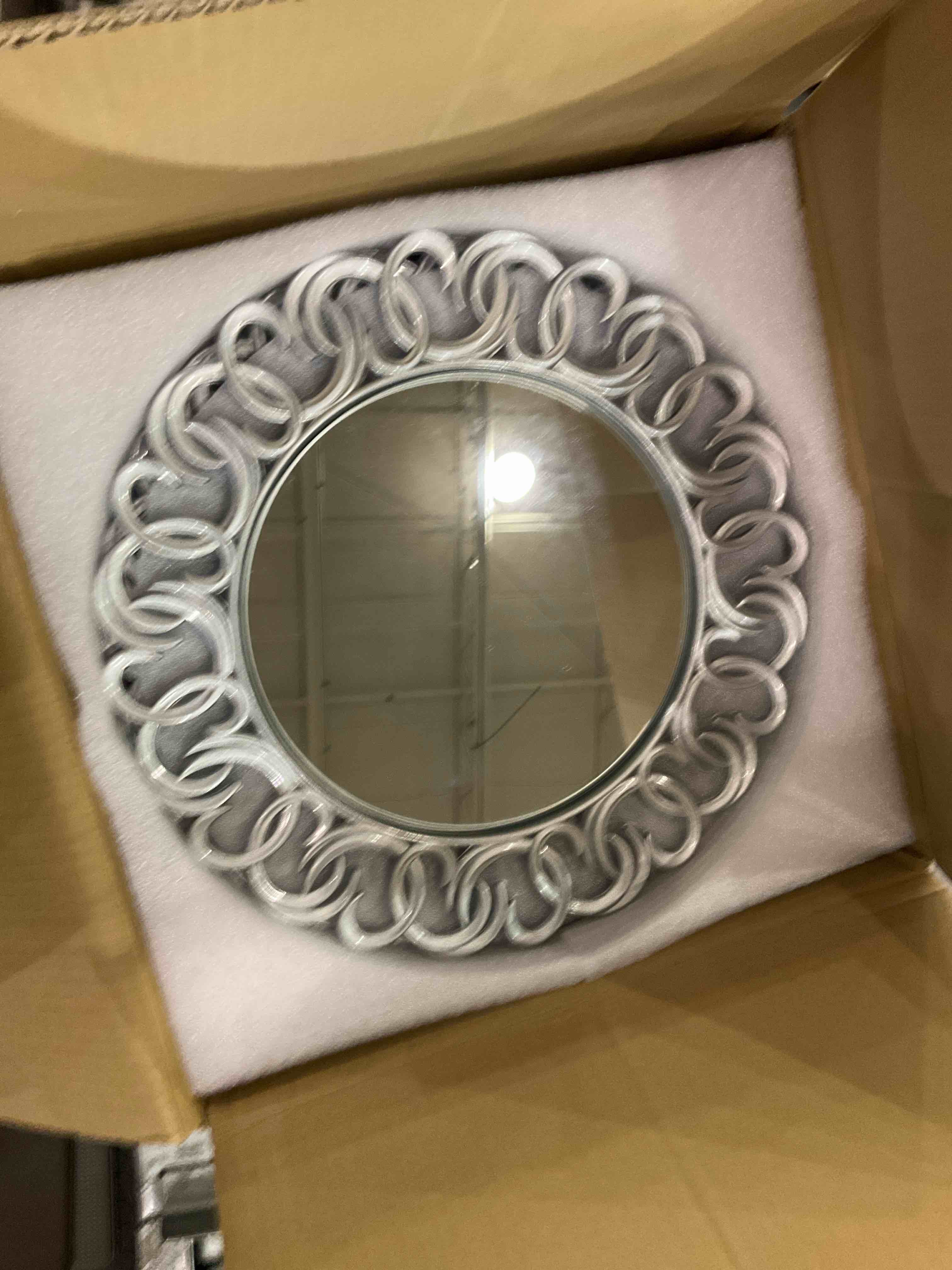 https://s3.amazonaws.com/lotting-images-prod/BargainHunt/EXS00977570_1707830216576.jpeg