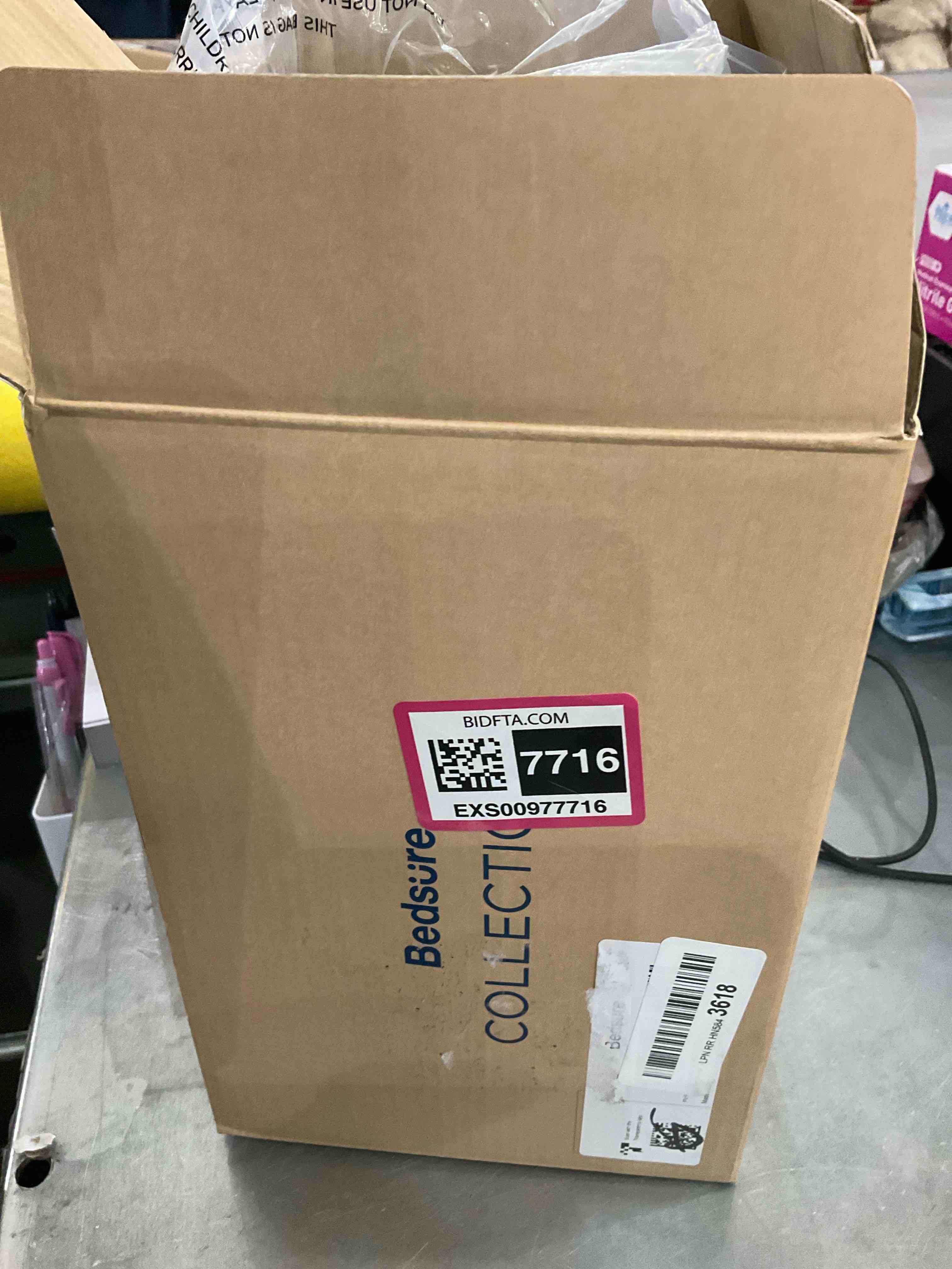 https://s3.amazonaws.com/lotting-images-prod/BargainHunt/EXS00977716_1707925821437.jpeg