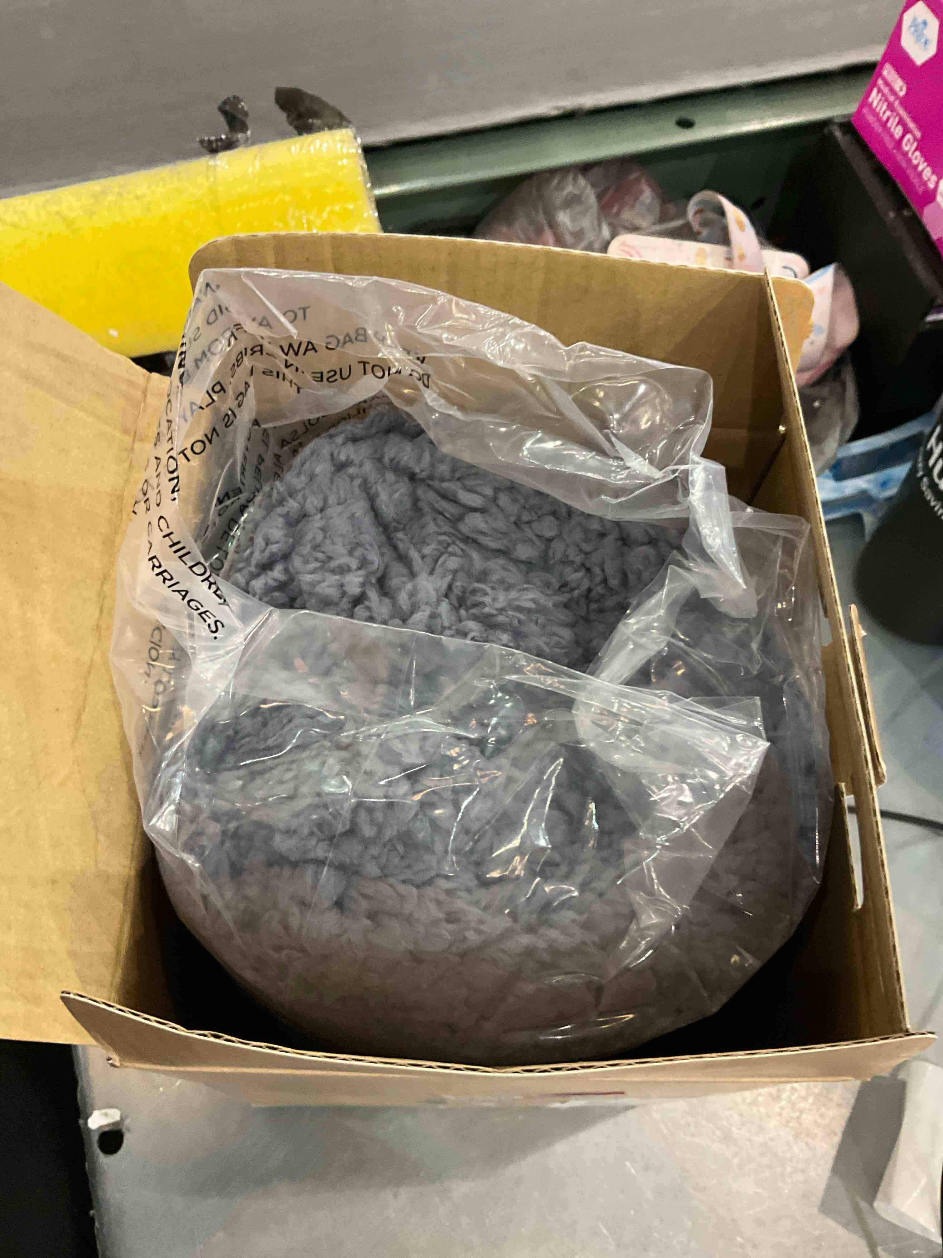 https://s3.amazonaws.com/lotting-images-prod/BargainHunt/EXS00977716_1707925822956.jpeg