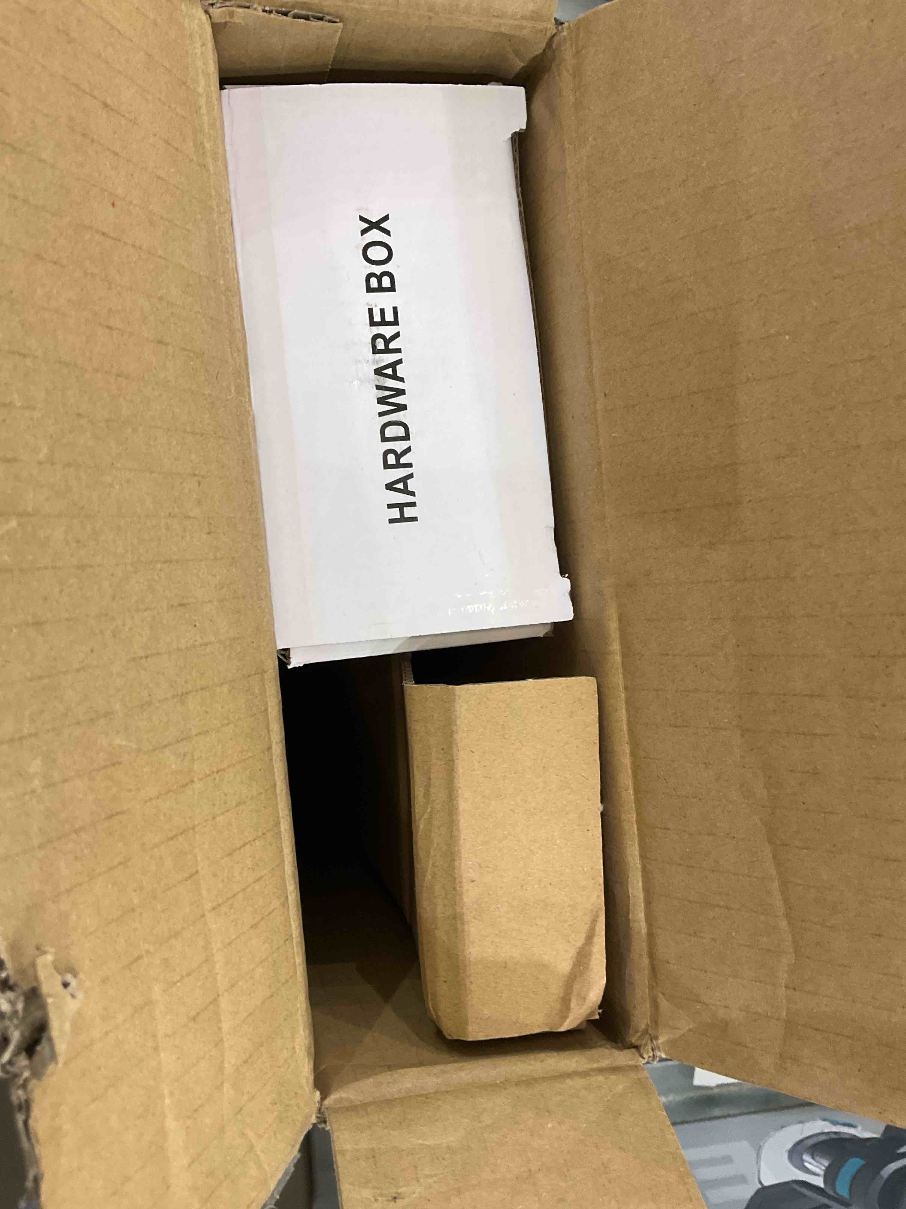https://s3.amazonaws.com/lotting-images-prod/BargainHunt/EXS00977758_1707936077045.jpeg
