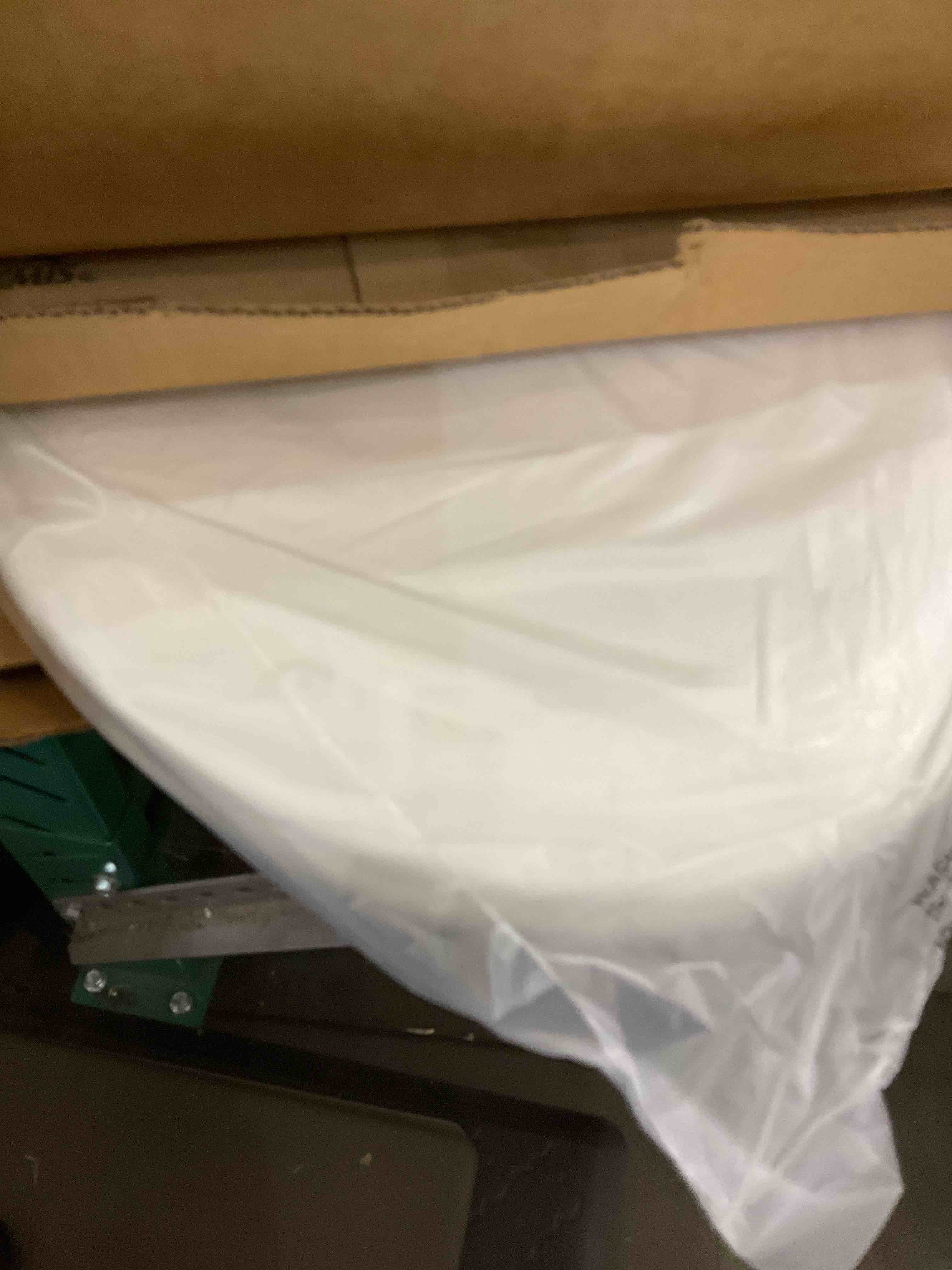 https://s3.amazonaws.com/lotting-images-prod/BargainHunt/EXS00977875_1708109240943.jpeg