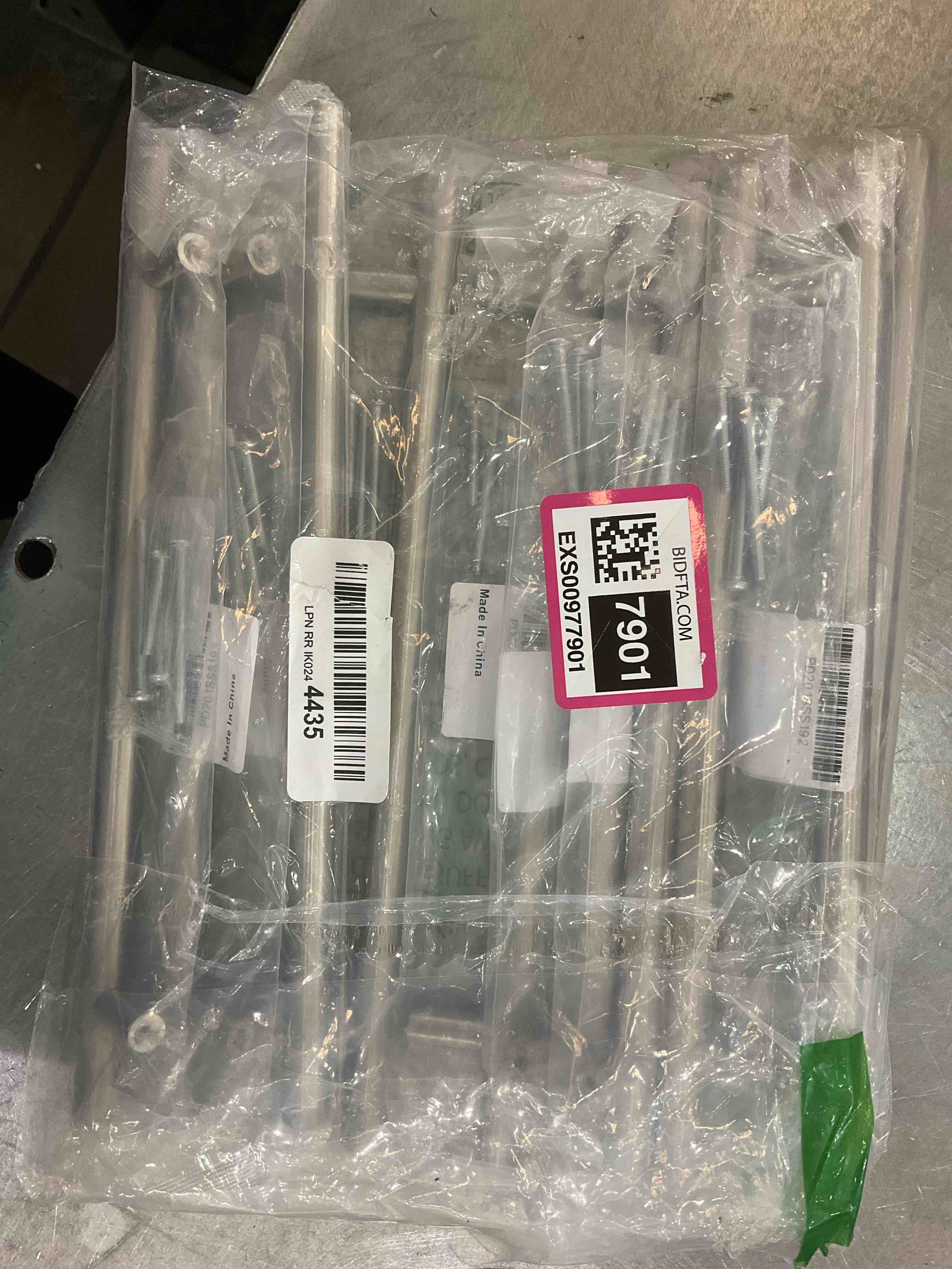 https://s3.amazonaws.com/lotting-images-prod/BargainHunt/EXS00977901_1708360248503.jpeg