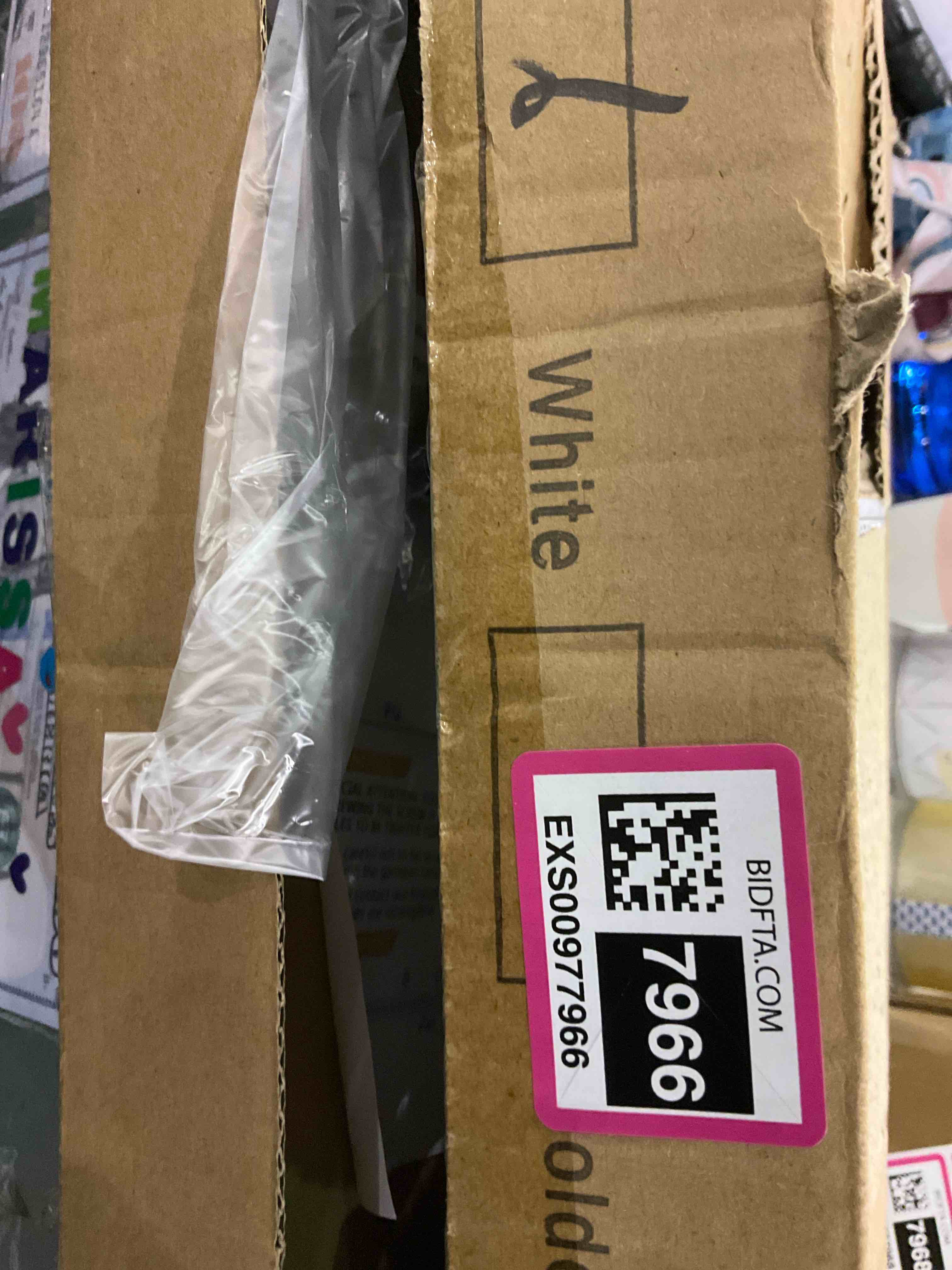 https://s3.amazonaws.com/lotting-images-prod/BargainHunt/EXS00977966_1708431804322.jpeg