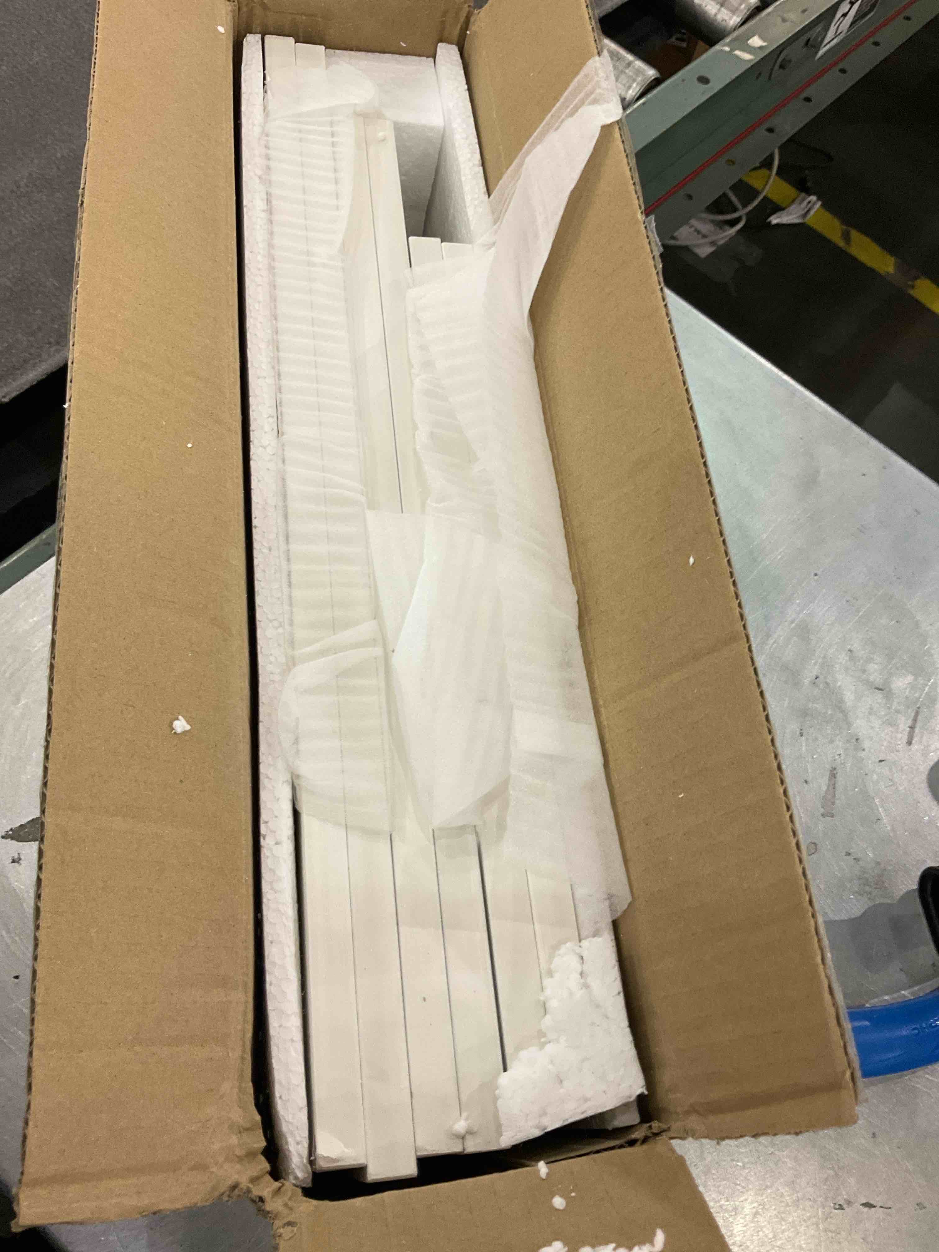 https://s3.amazonaws.com/lotting-images-prod/BargainHunt/EXS00978725_1706626430629.jpeg