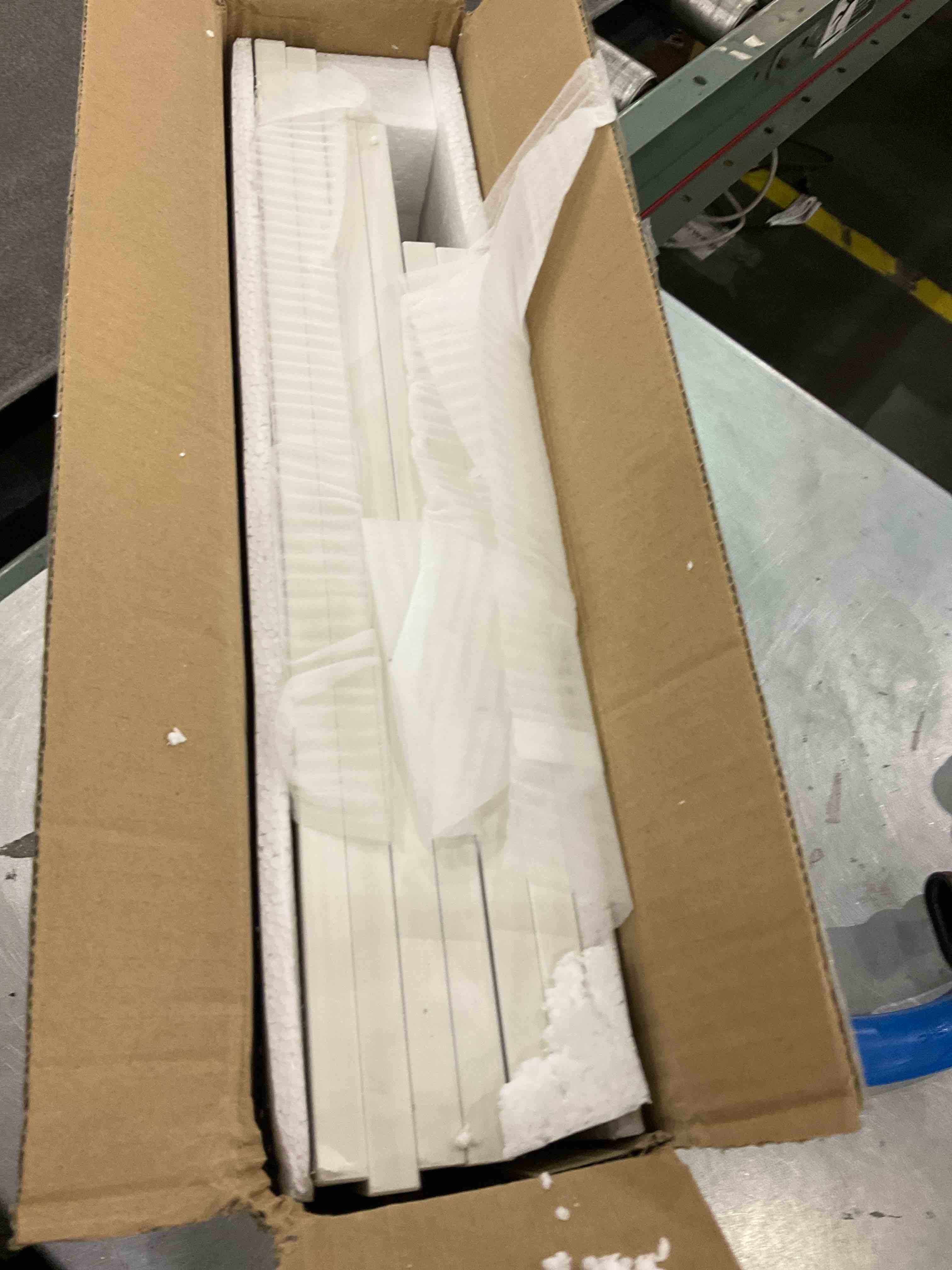 https://s3.amazonaws.com/lotting-images-prod/BargainHunt/EXS00978725_1706626431604.jpeg