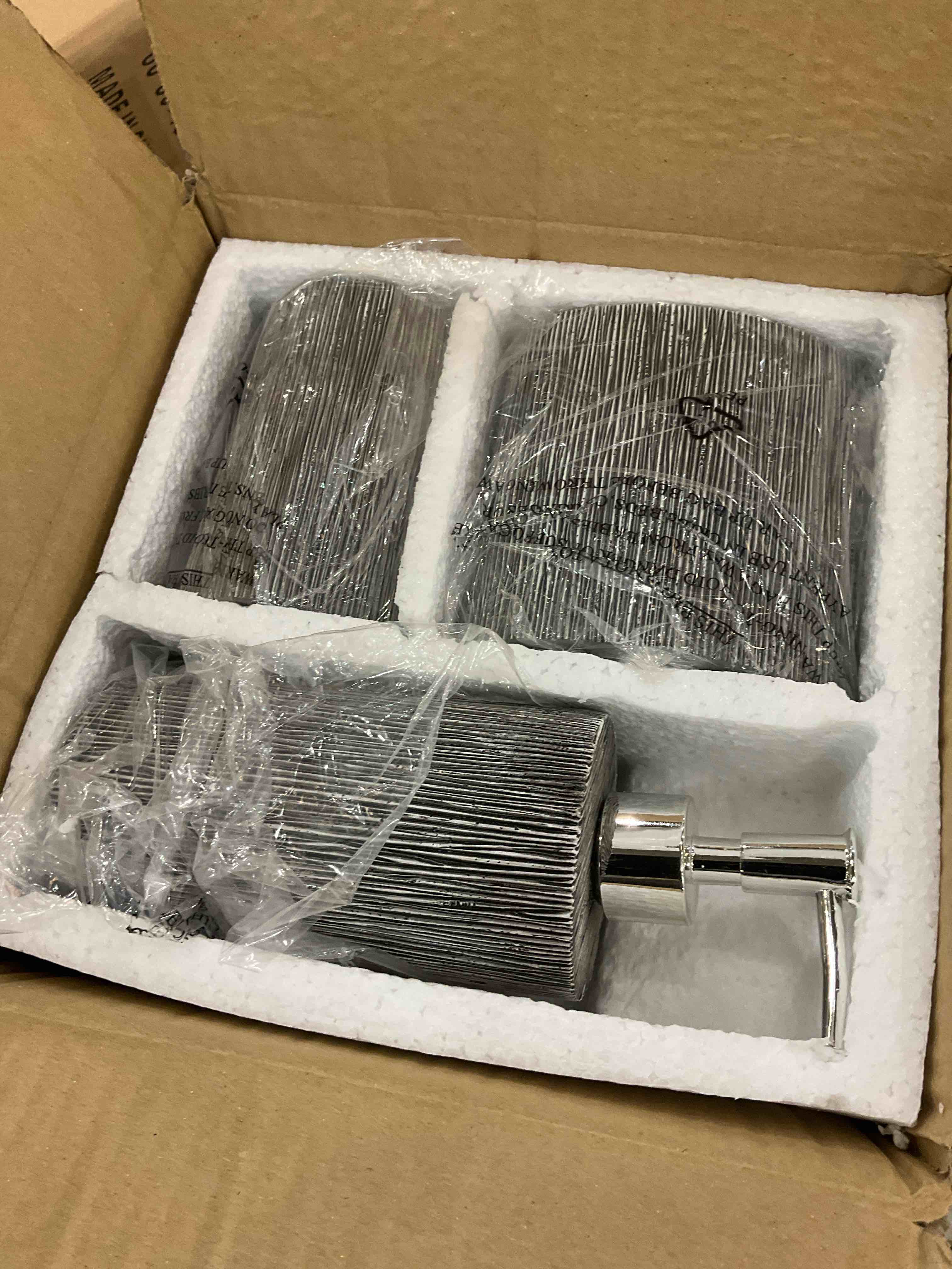https://s3.amazonaws.com/lotting-images-prod/BargainHunt/EXS00978738_1706627817978.jpeg