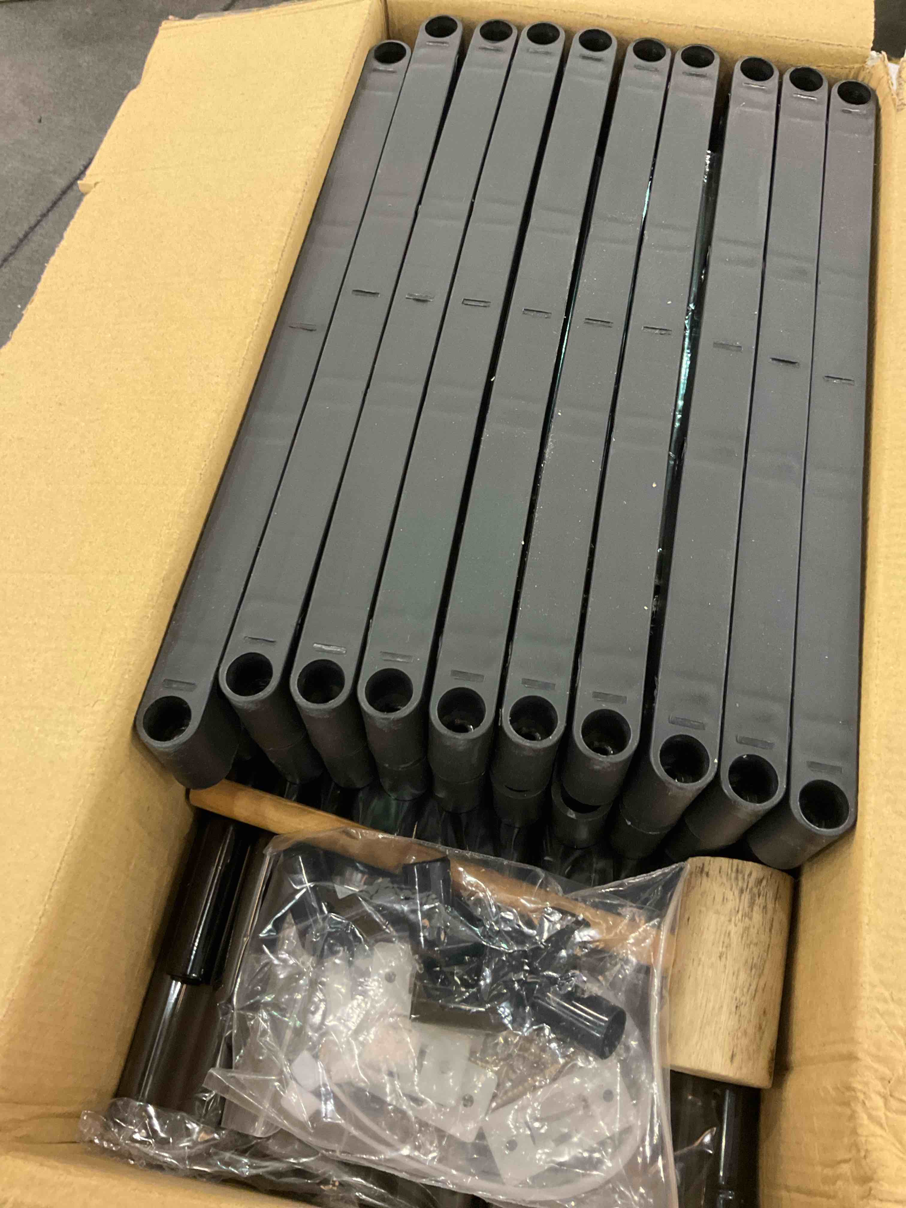 https://s3.amazonaws.com/lotting-images-prod/BargainHunt/EXS00978759_1706630413347.jpeg